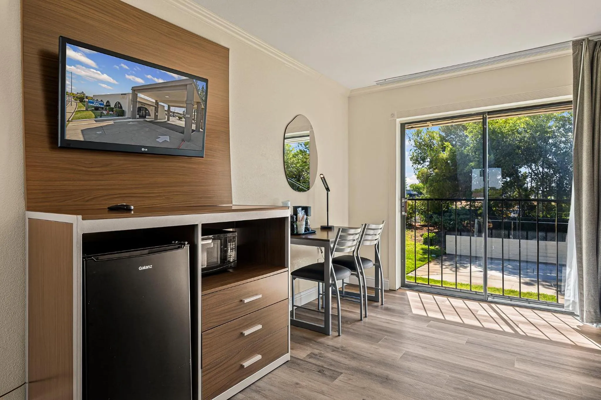 Bedroom in Heritage Inn Express Roseville