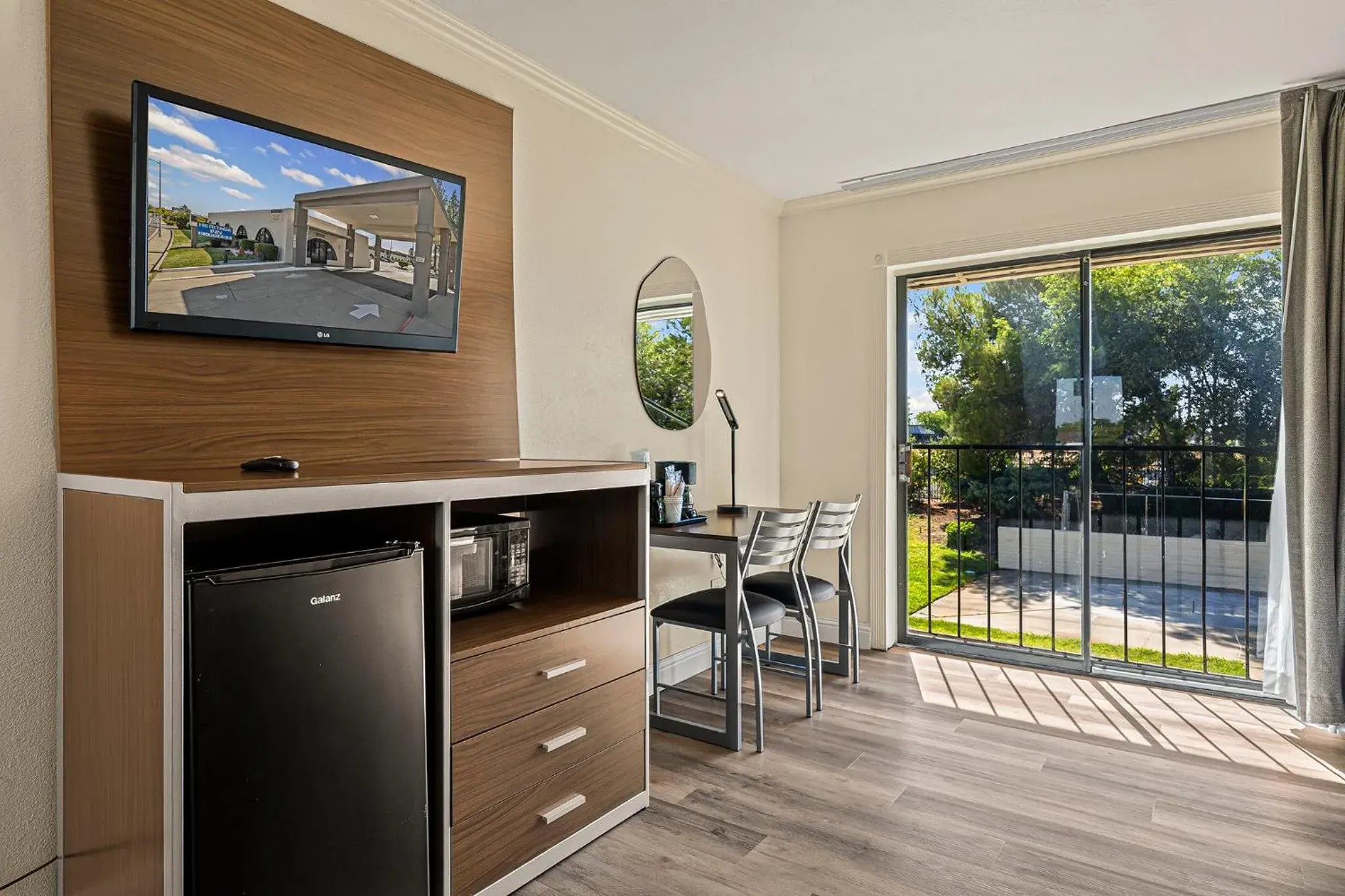 Bedroom in Heritage Inn Express Roseville Bedroom in Heritage Inn Express Roseville