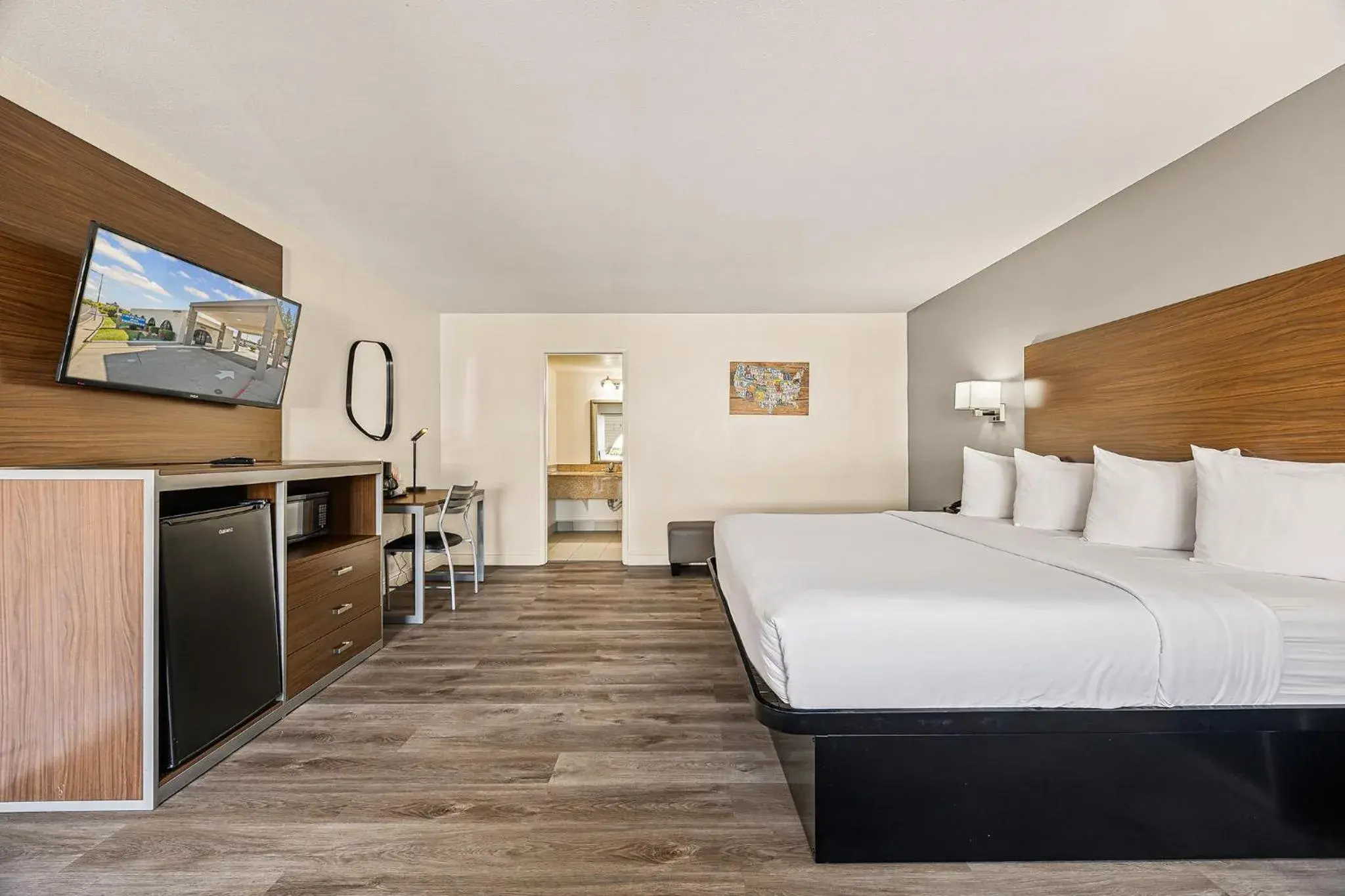 Bedroom, Bed in Heritage Inn Express Roseville Bedroom, Bed in Heritage Inn Express Roseville