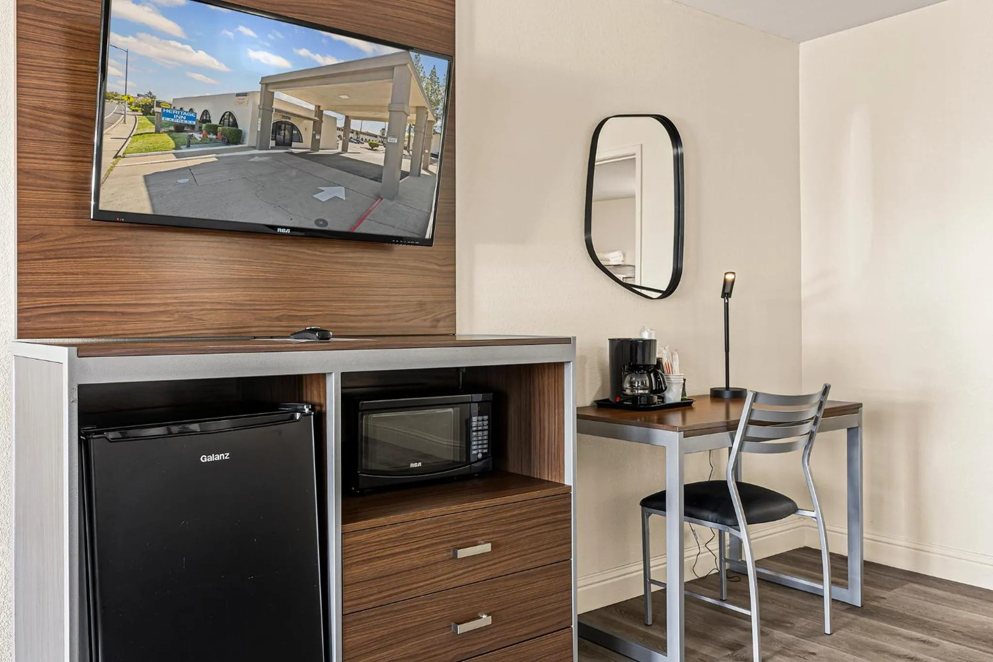 Bedroom in Heritage Inn Express Roseville