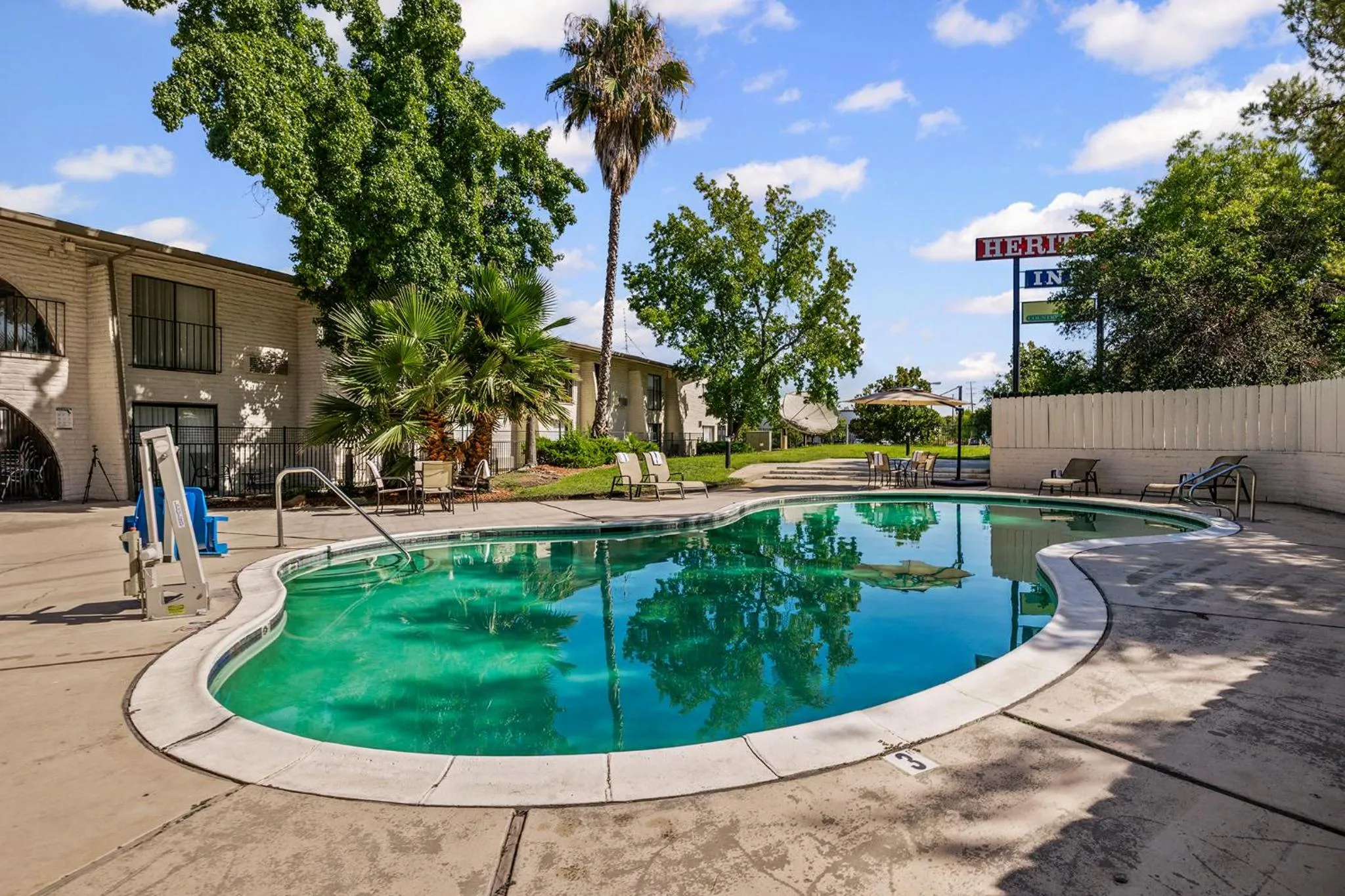 Swimming pool in Heritage Inn Express Roseville