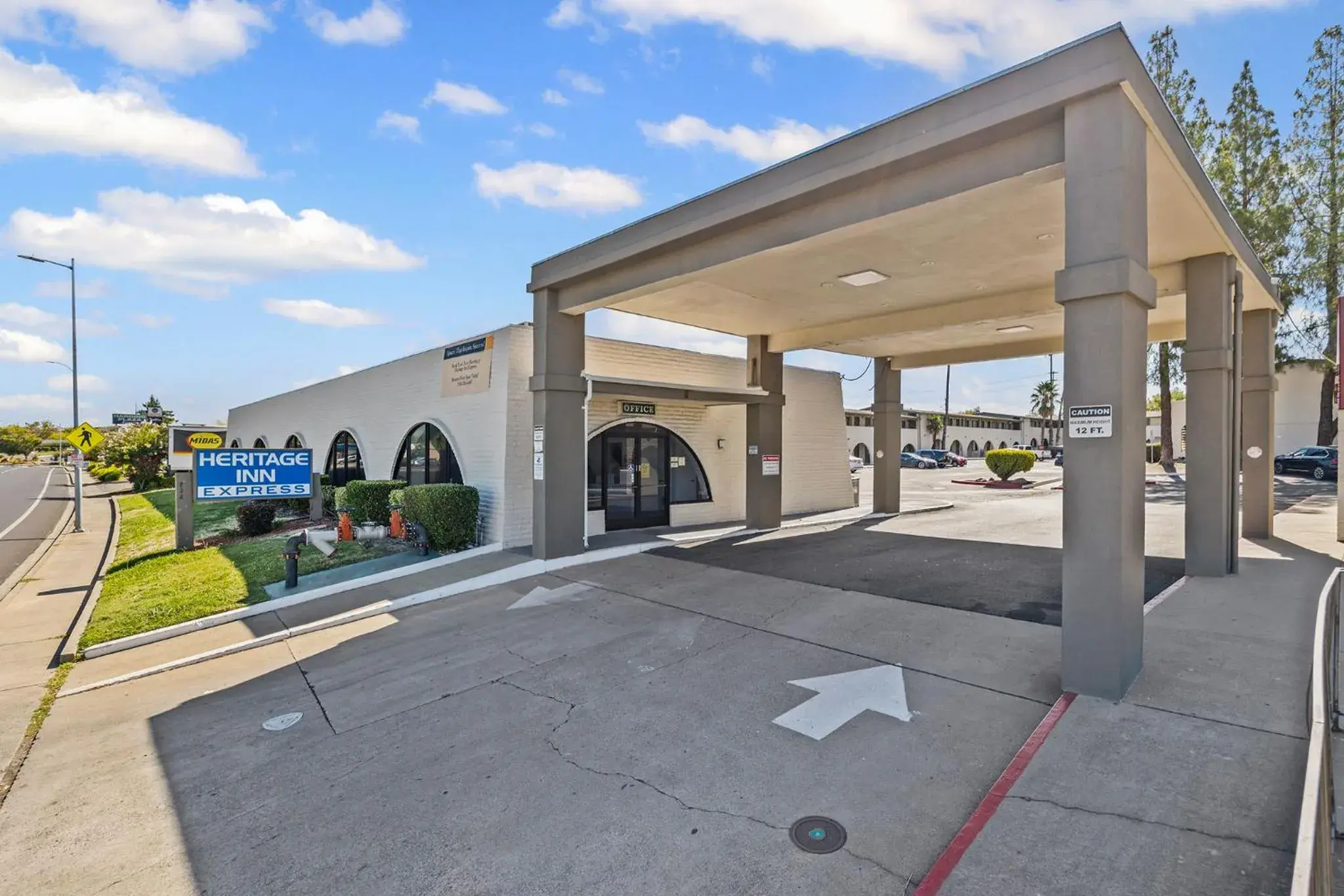 Facade/entrance in Heritage Inn Express Roseville Facade/entrance in Heritage Inn Express Roseville