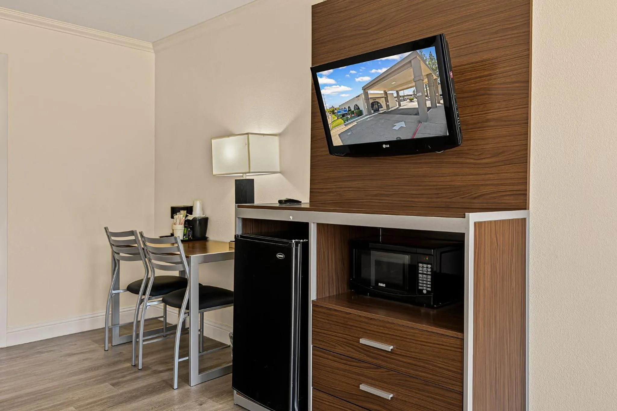 Bedroom in Heritage Inn Express Roseville