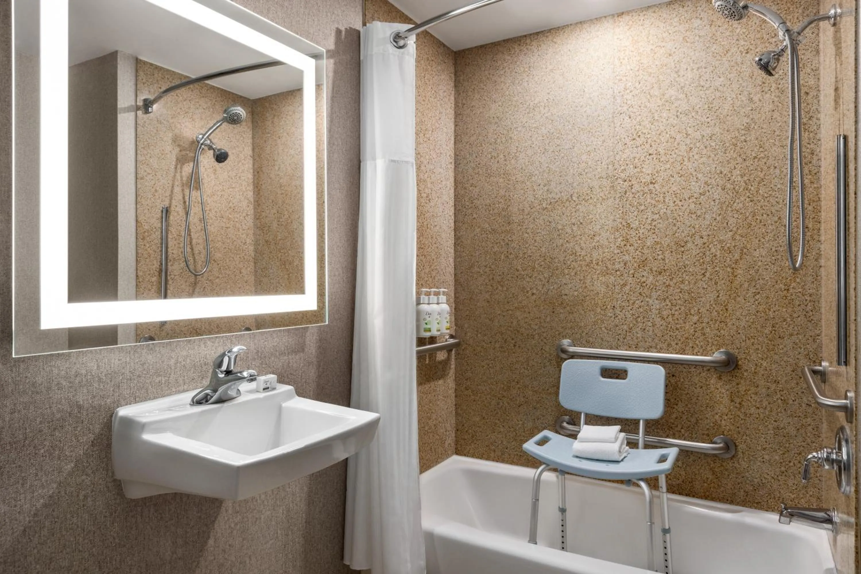 Bathroom in La Quinta by Wyndham Mt. Laurel - Philadelphia