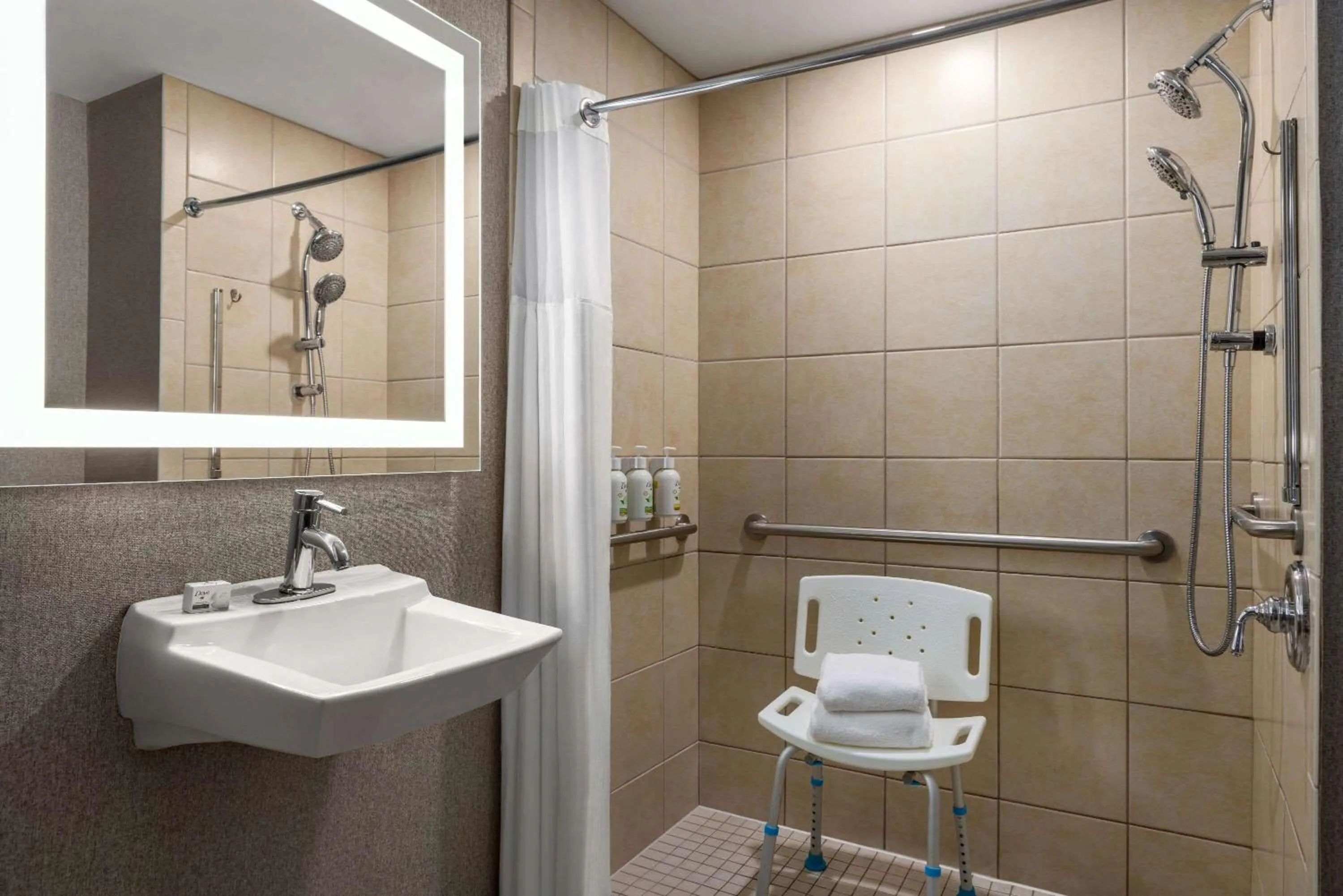 Shower in La Quinta by Wyndham Mt. Laurel - Philadelphia
