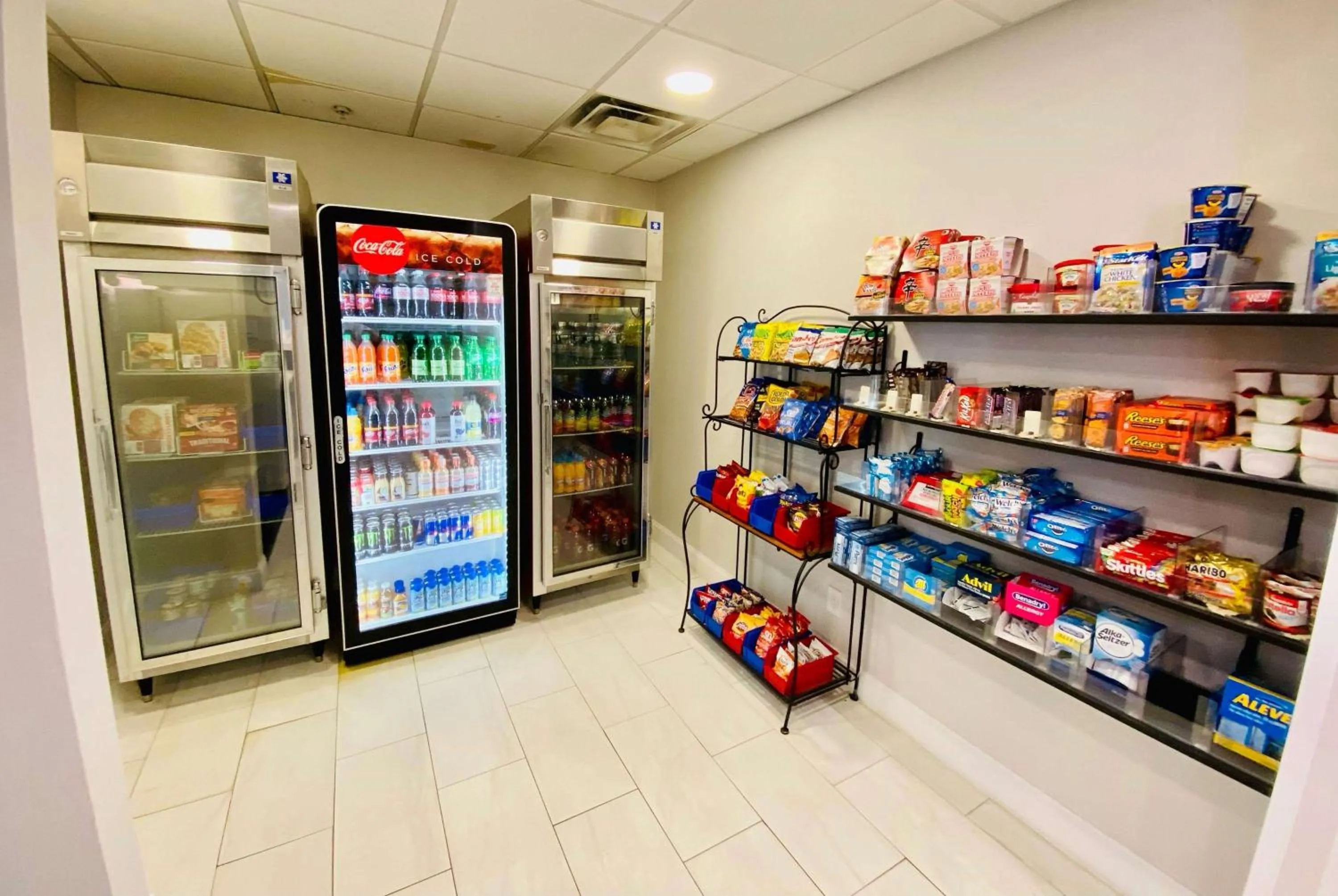 Food and drinks in La Quinta by Wyndham Mt. Laurel - Philadelphia