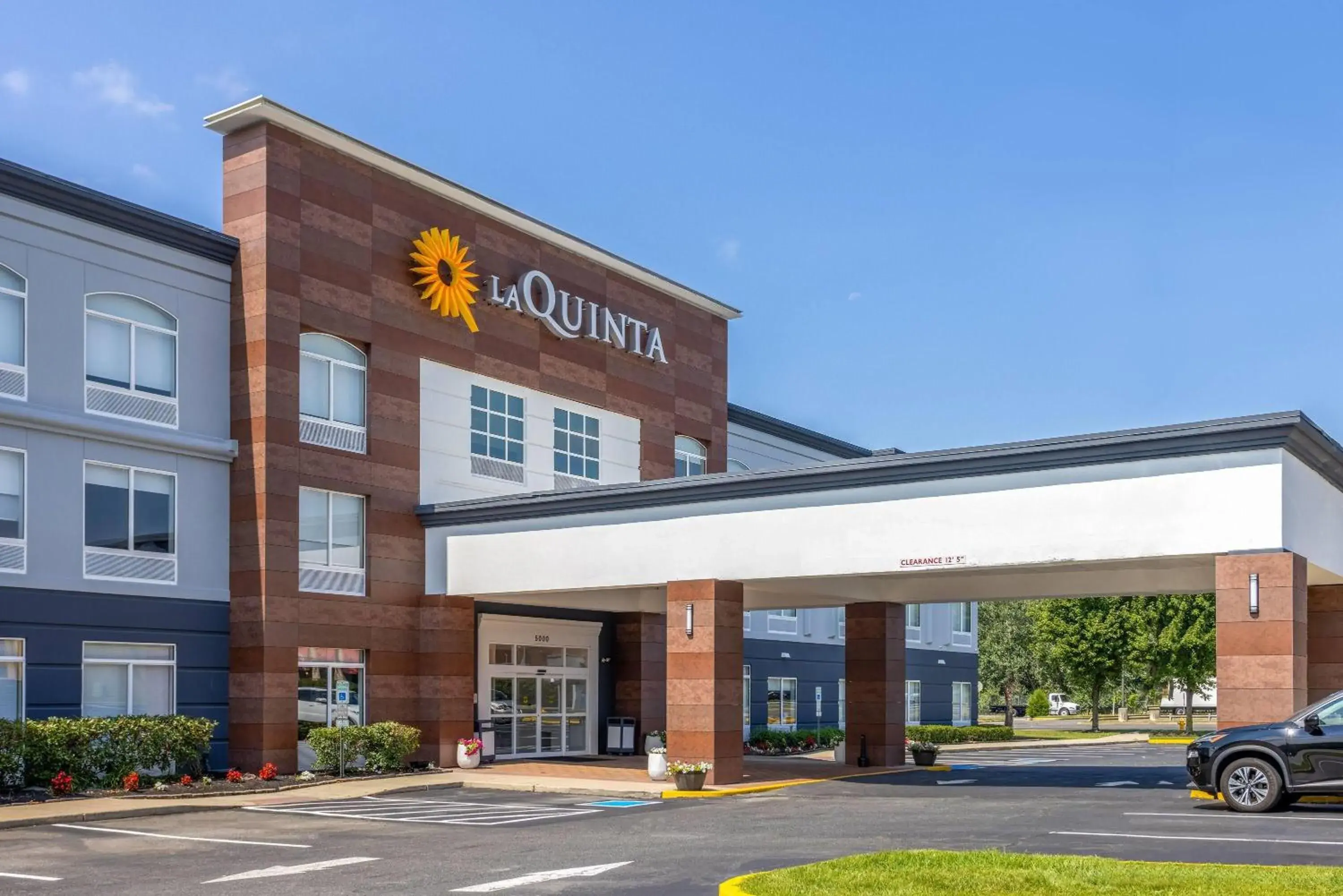 Property building in La Quinta by Wyndham Mt. Laurel - Philadelphia Property building in La Quinta by Wyndham Mt. Laurel - Philadelphia
