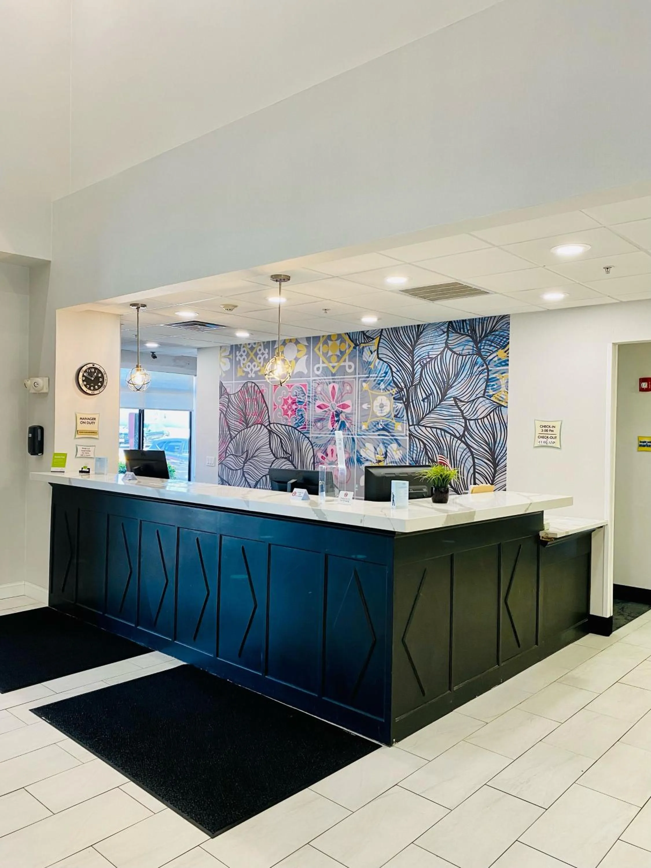 Lobby or reception in La Quinta by Wyndham Mt. Laurel - Philadelphia