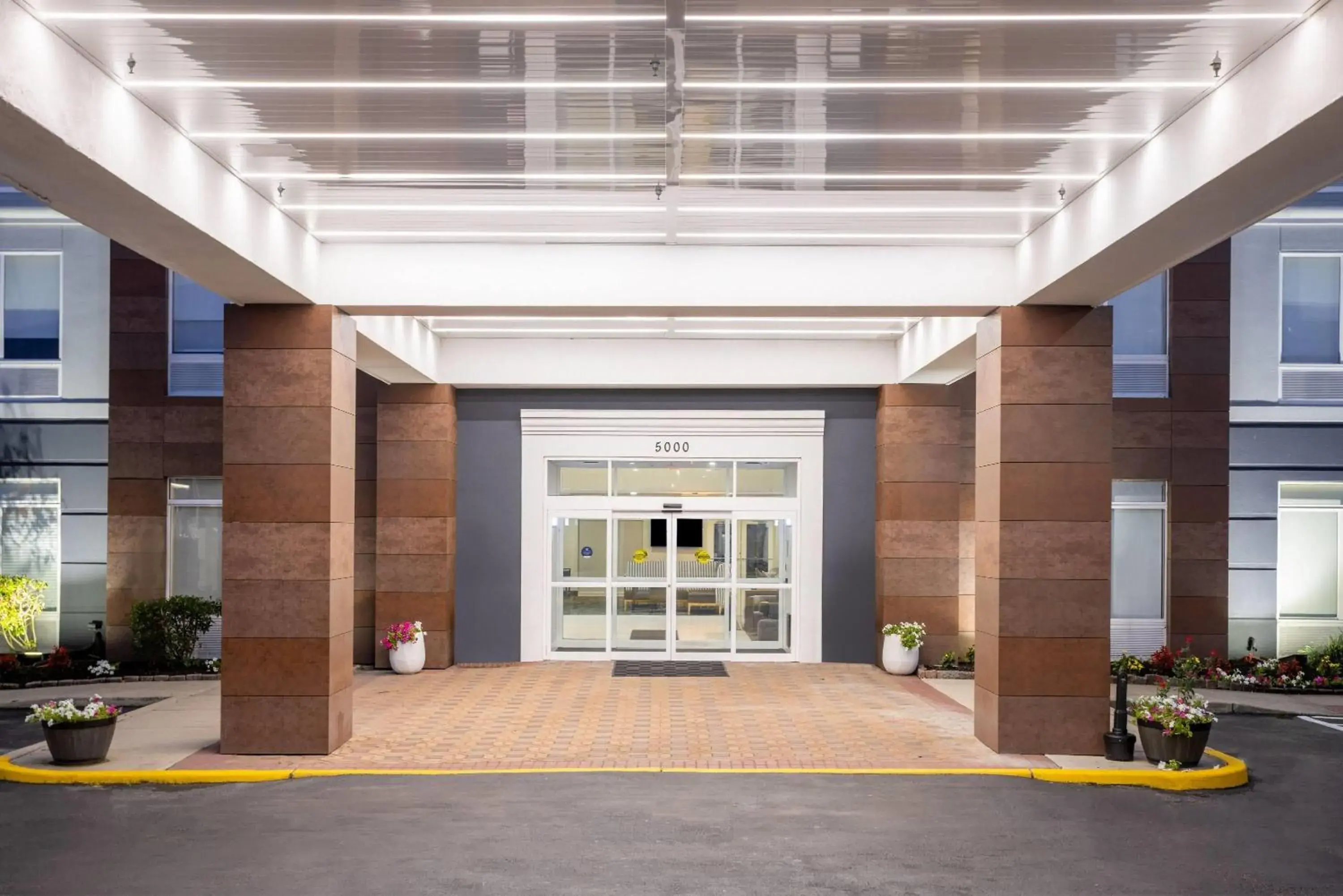 Property building in La Quinta by Wyndham Mt. Laurel - Philadelphia Property building in La Quinta by Wyndham Mt. Laurel - Philadelphia