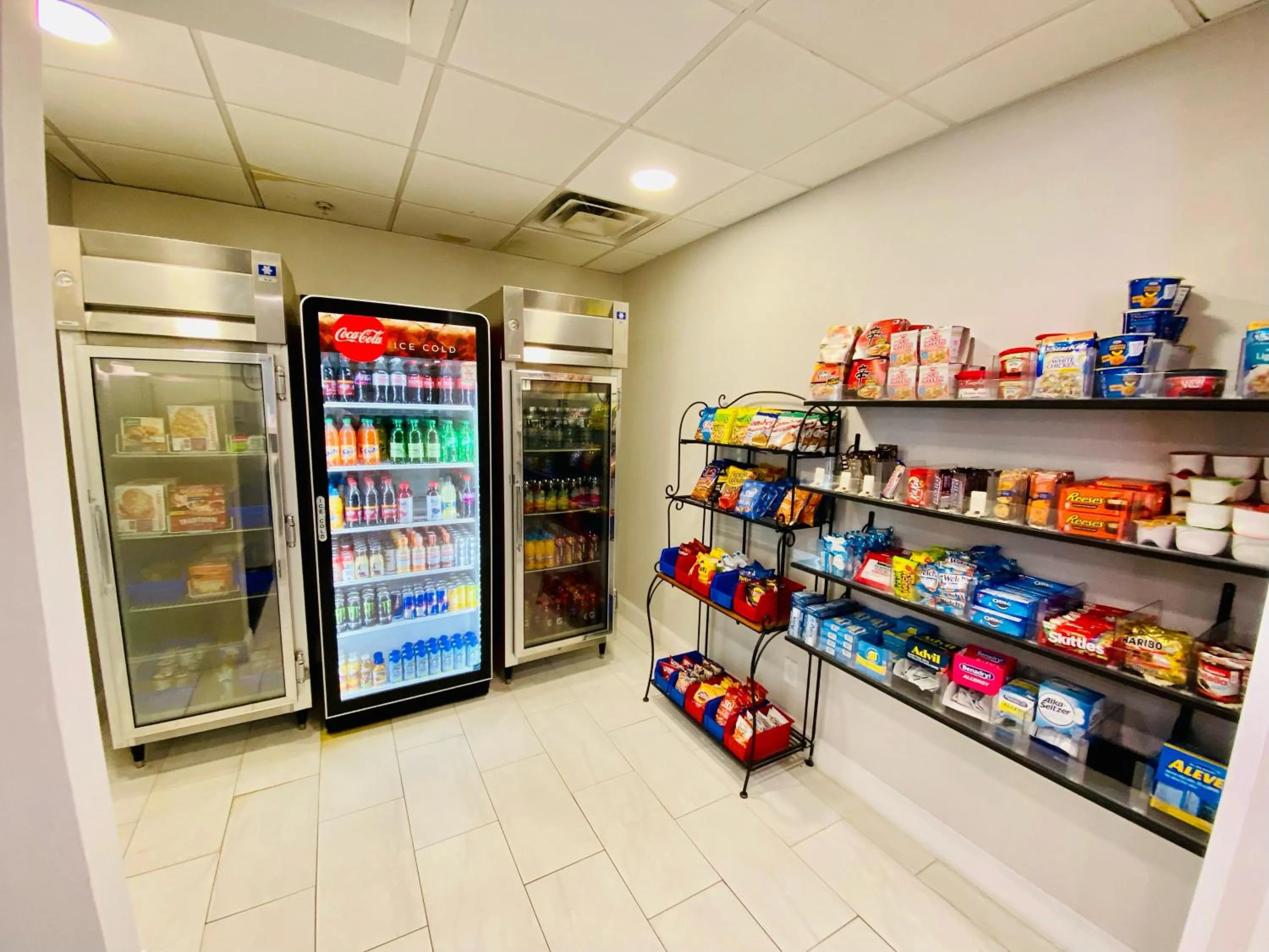 On-site shops in La Quinta by Wyndham Mt. Laurel - Philadelphia