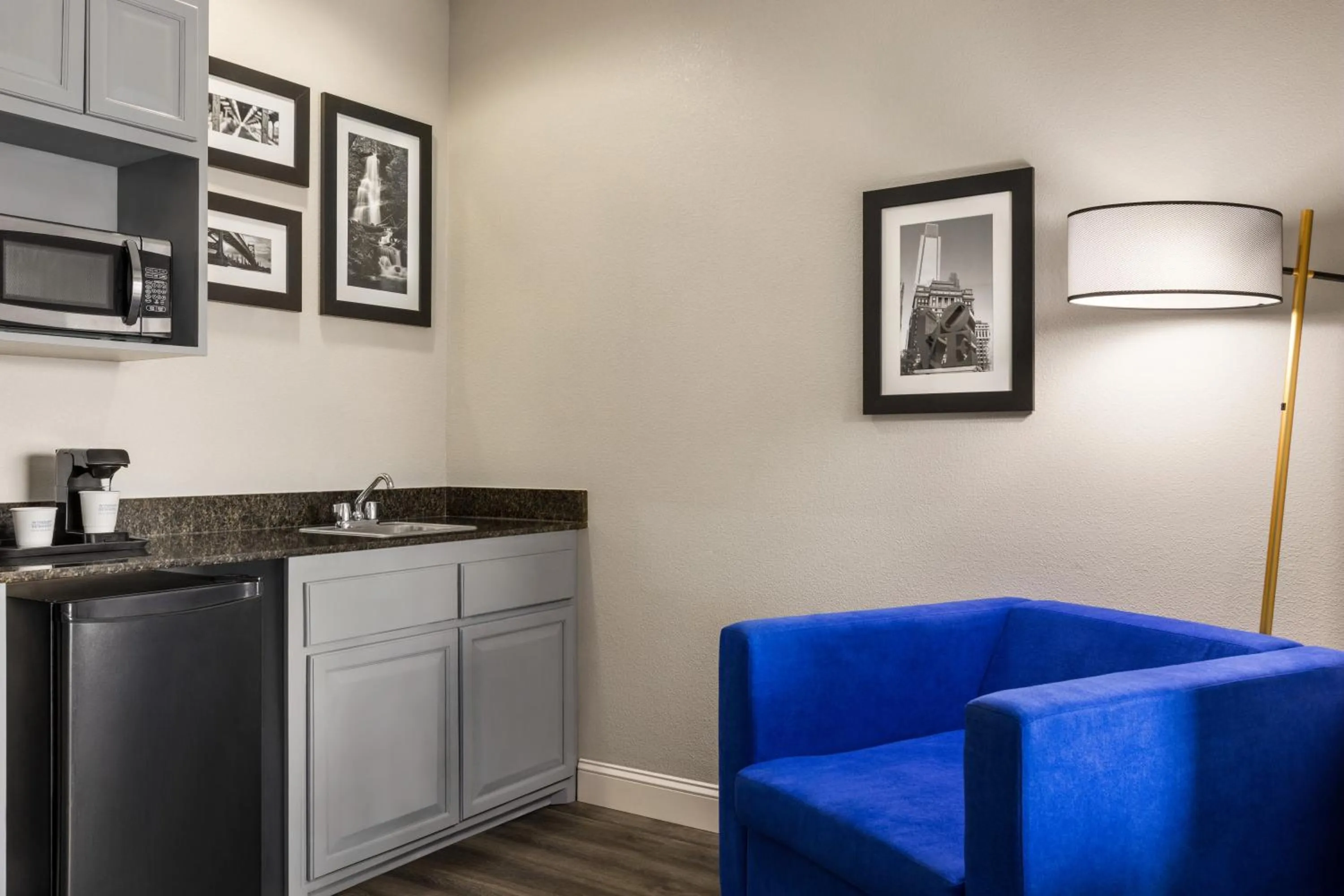 minibar in La Quinta by Wyndham Mt. Laurel - Philadelphia