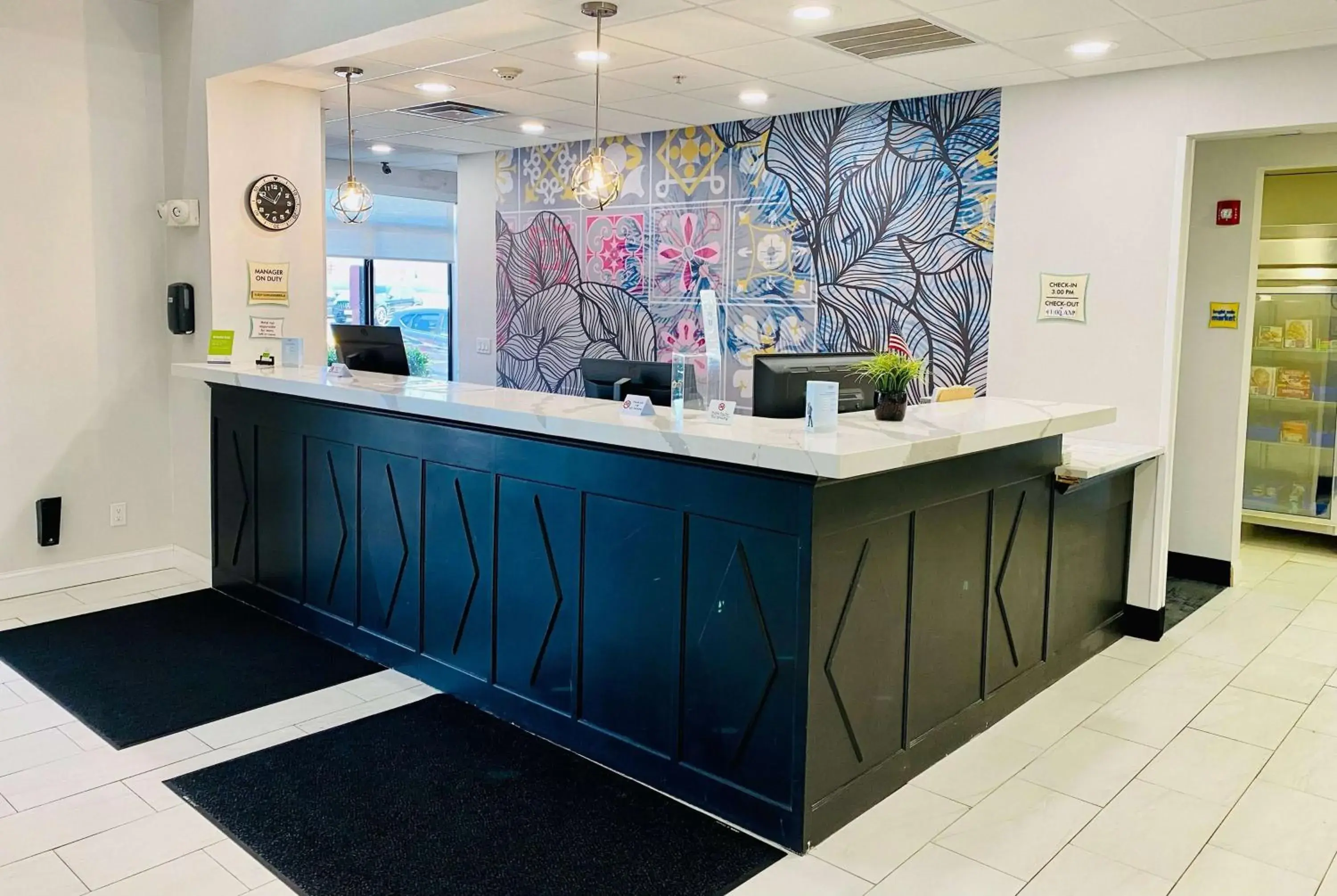 Lobby or reception in La Quinta by Wyndham Mt. Laurel - Philadelphia Lobby or reception in La Quinta by Wyndham Mt. Laurel - Philadelphia