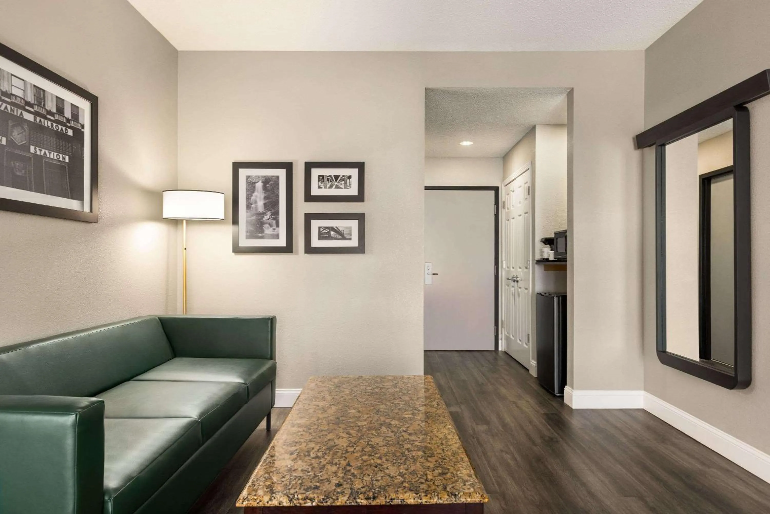 Photo of the whole room in La Quinta by Wyndham Mt. Laurel - Philadelphia