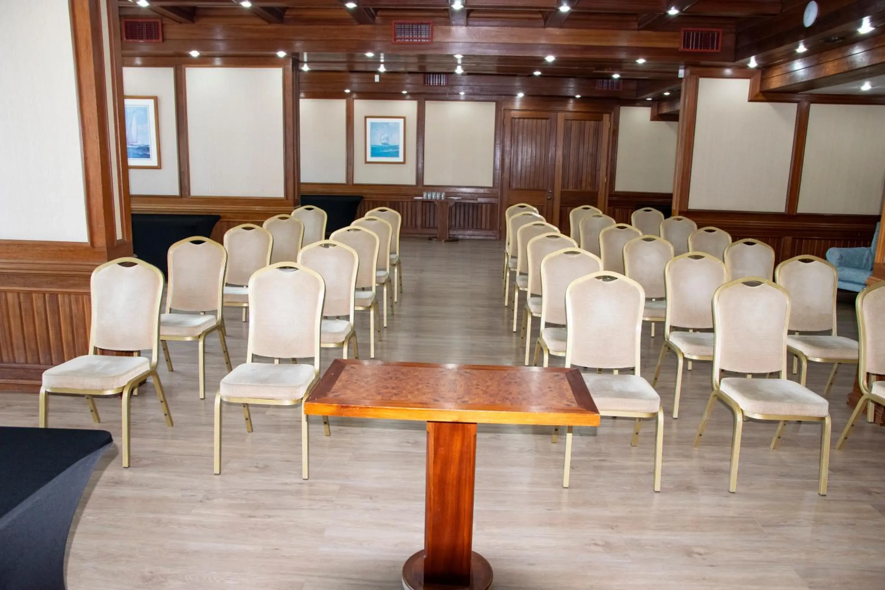 Property building in abba Presidente Suites Puerto Montt Property building in abba Presidente Suites Puerto Montt