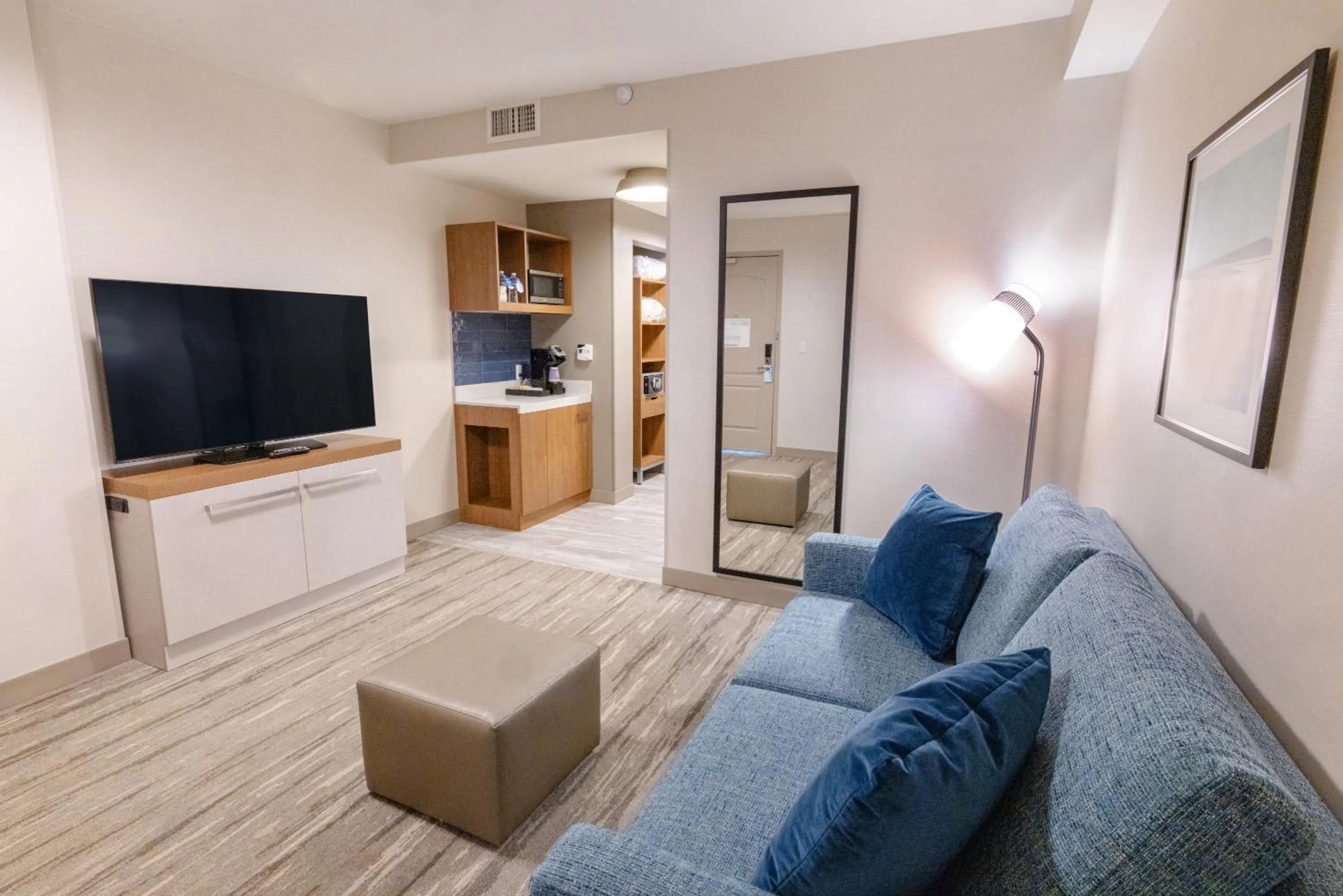 Living room in Hilton Garden Inn Lakewood