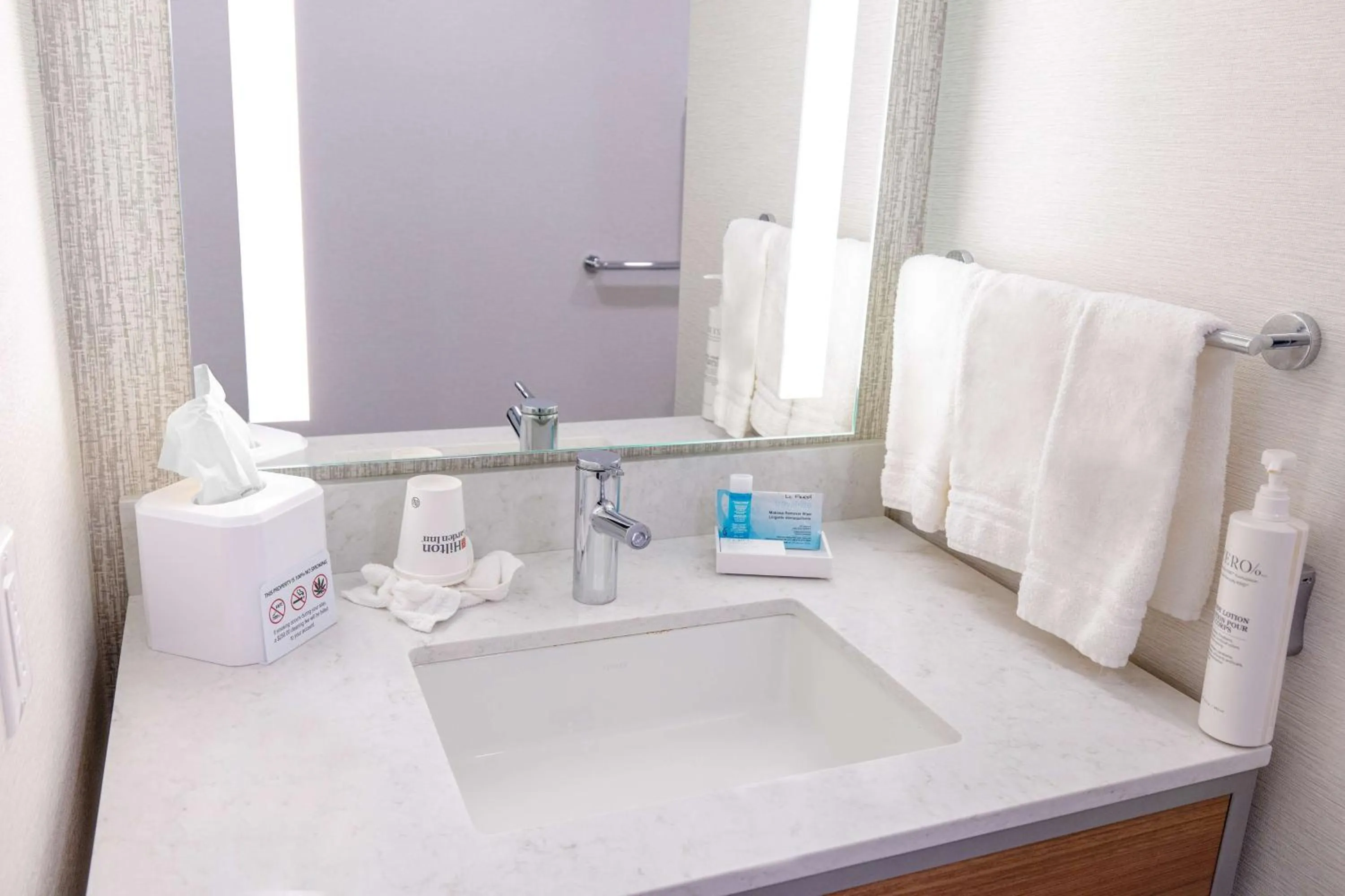 Bathroom in Hilton Garden Inn Lakewood