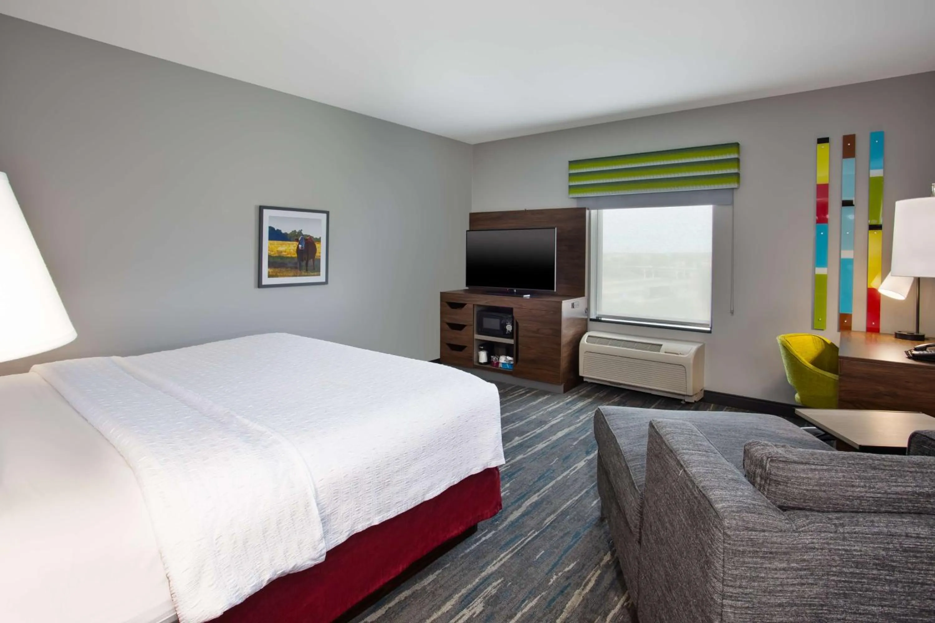 Bed in Hampton Inn & Suites Athens/Interstate 65