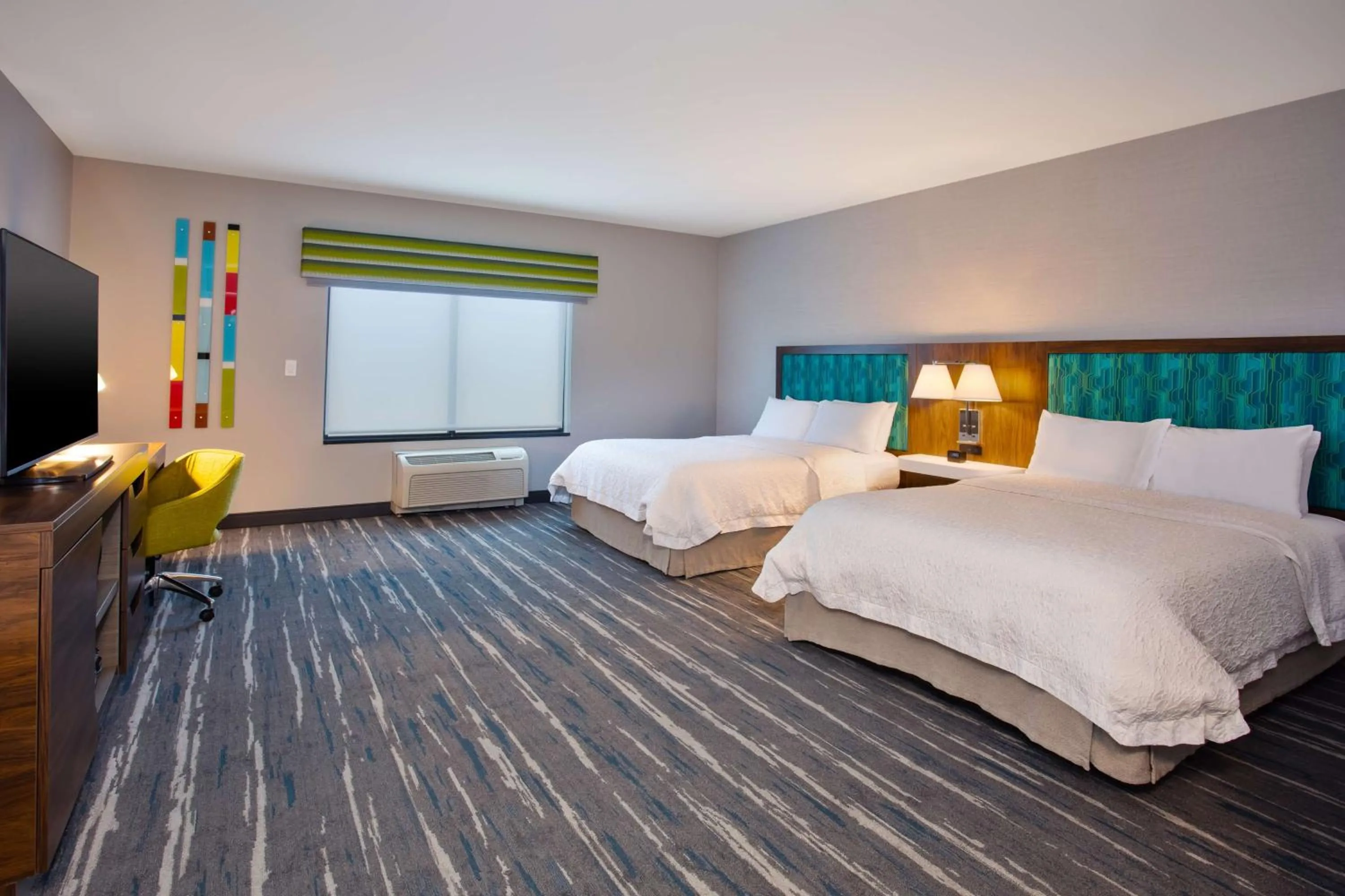 Bed in Hampton Inn & Suites Athens/Interstate 65