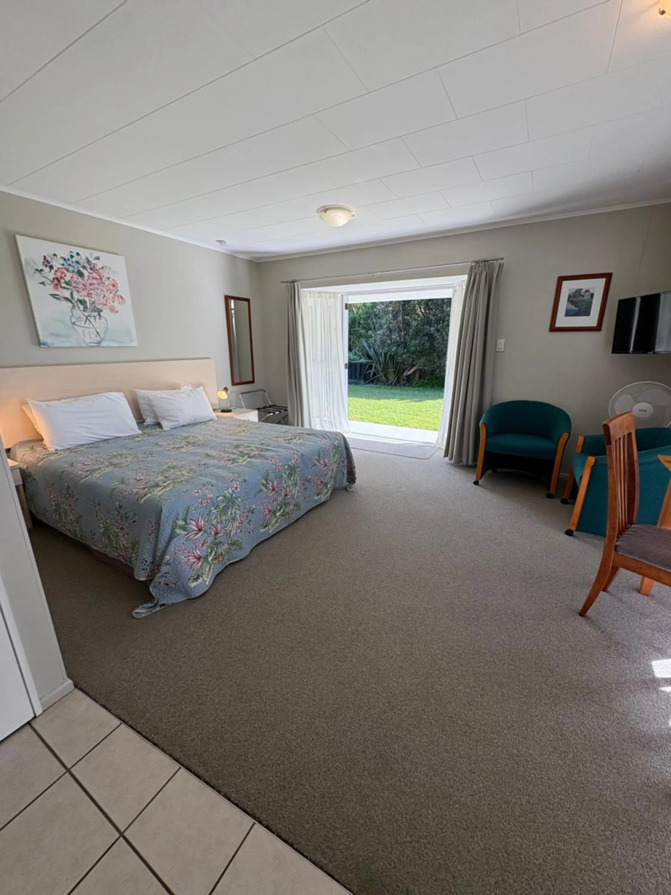 Bed in Ash Grove Boutique Motel