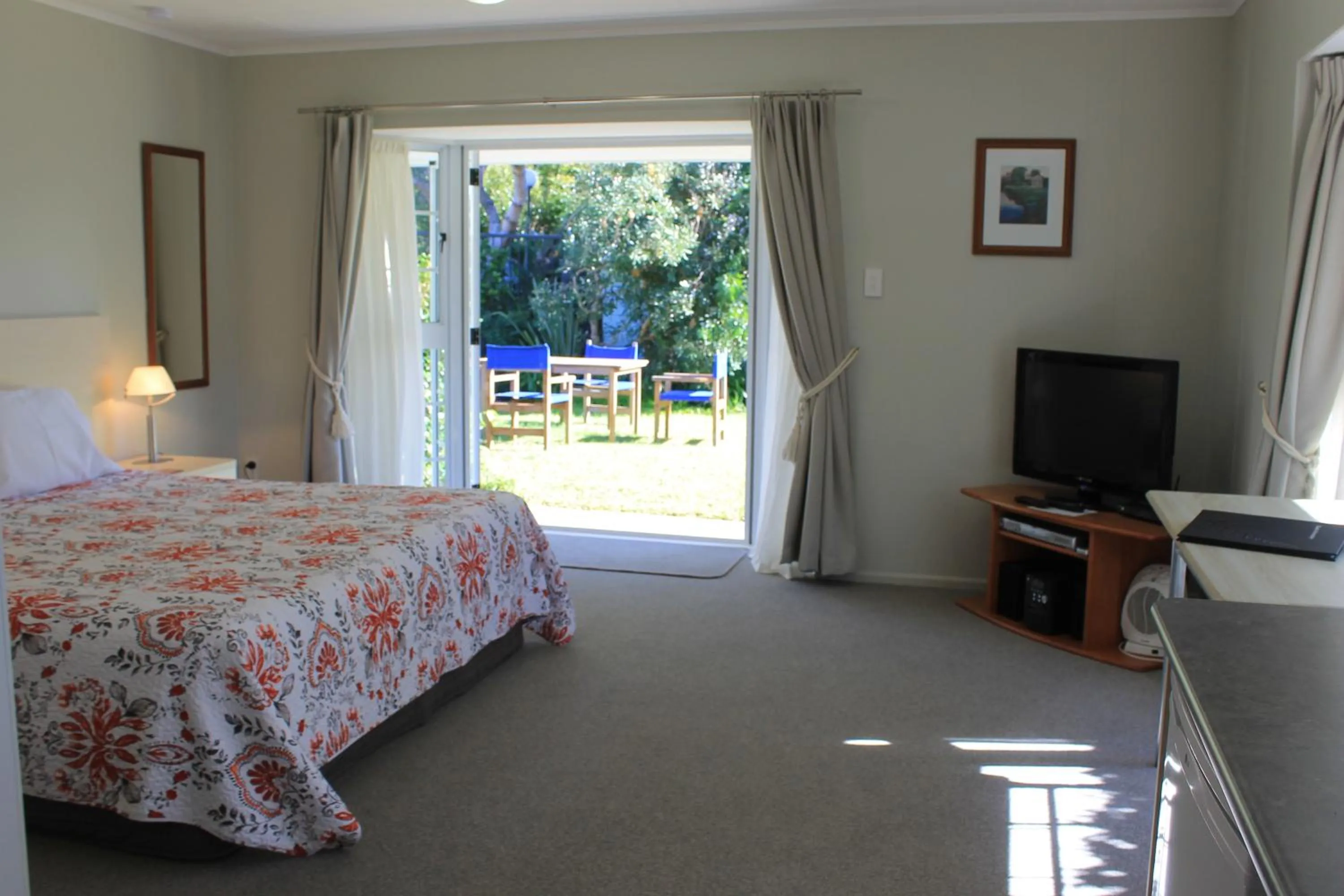 Bed in Ash Grove Boutique Motel