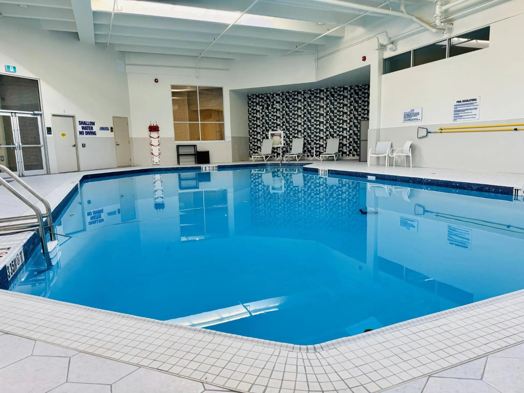 Swimming pool in Holiday Inn Burlington Conference Centre by IHG
