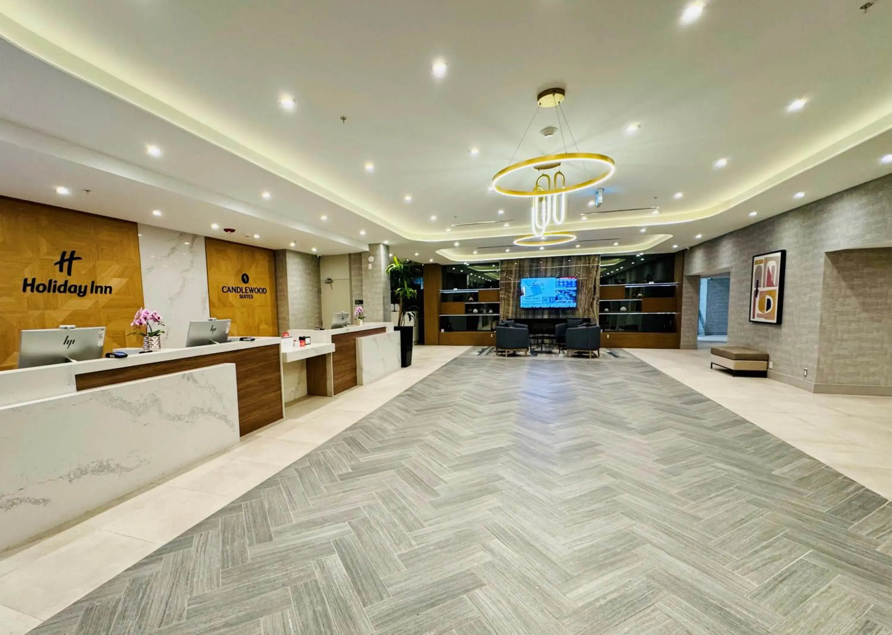 Facade/entrance in Holiday Inn Burlington Conference Centre by IHG Facade/entrance in Holiday Inn Burlington Conference Centre by IHG