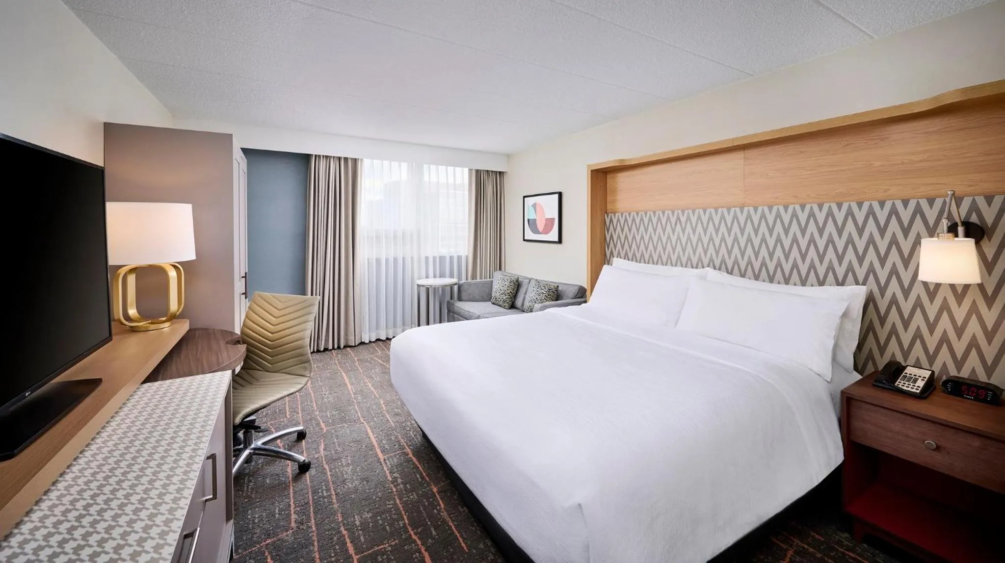 Photo of the whole room, Bed in Holiday Inn Burlington Conference Centre by IHG