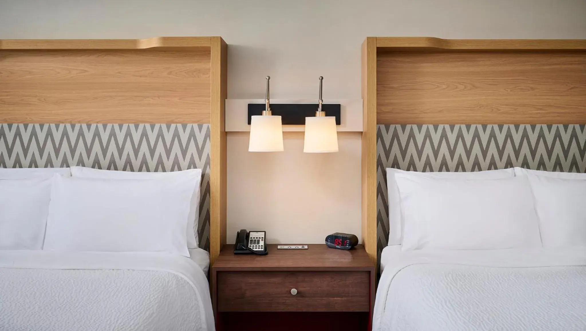 Photo of the whole room, Bed in Holiday Inn Burlington Conference Centre by IHG Photo of the whole room, Bed in Holiday Inn Burlington Conference Centre by IHG