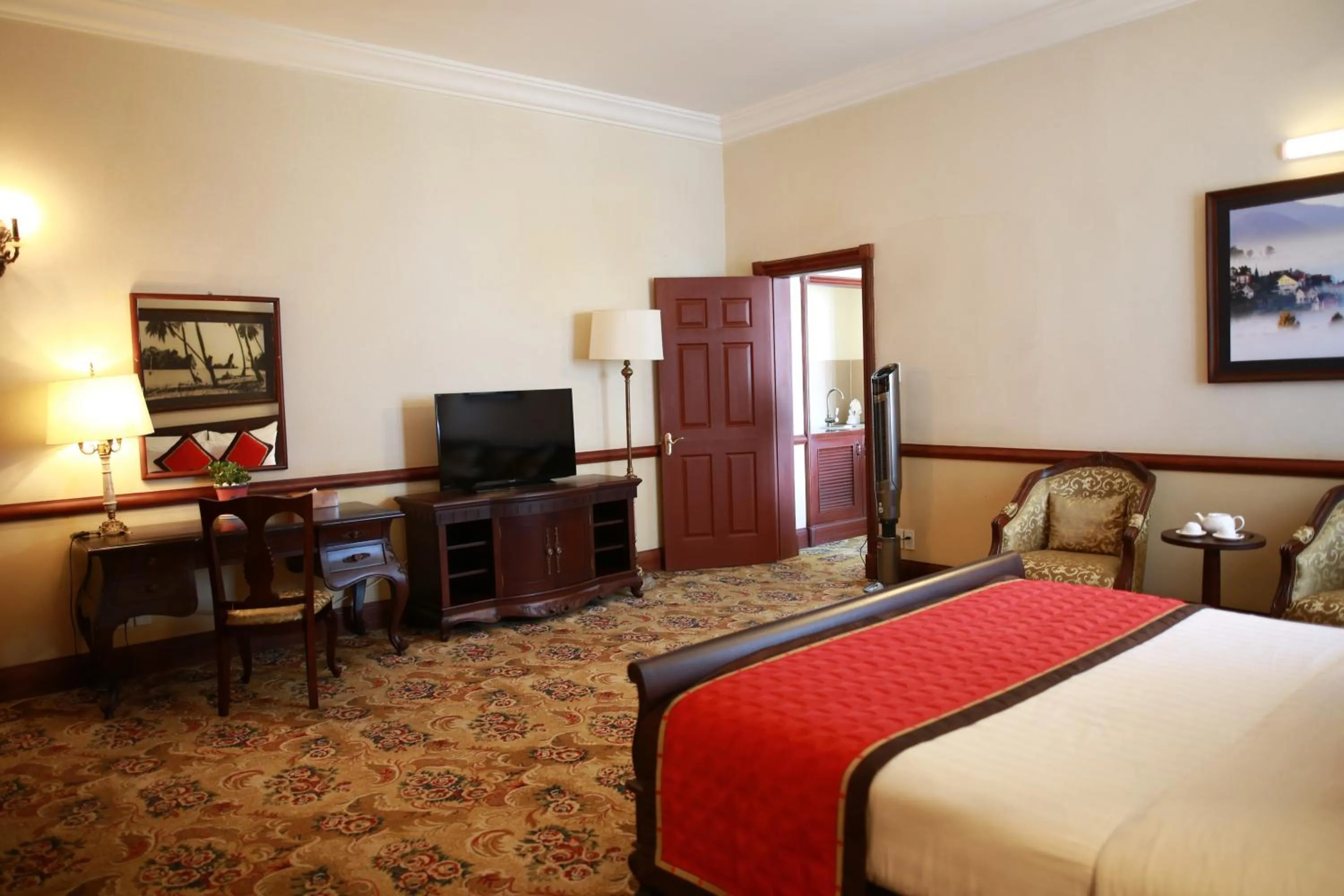 Living room, Bed in Sammy Dalat Hotel