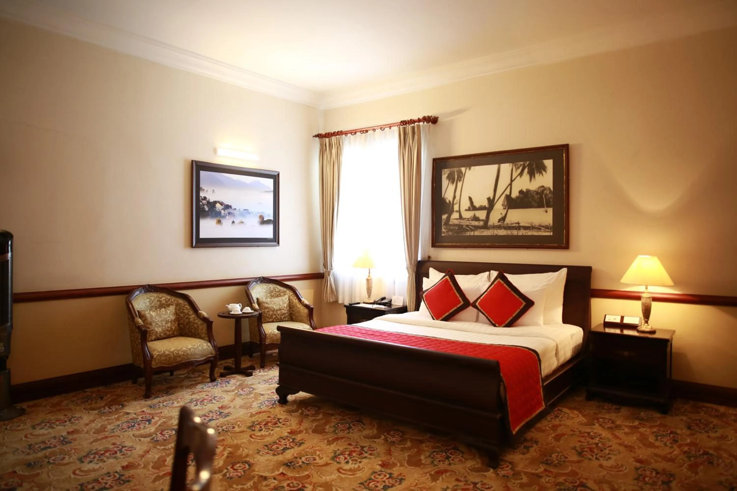 Bathroom, Bed in Sammy Dalat Hotel