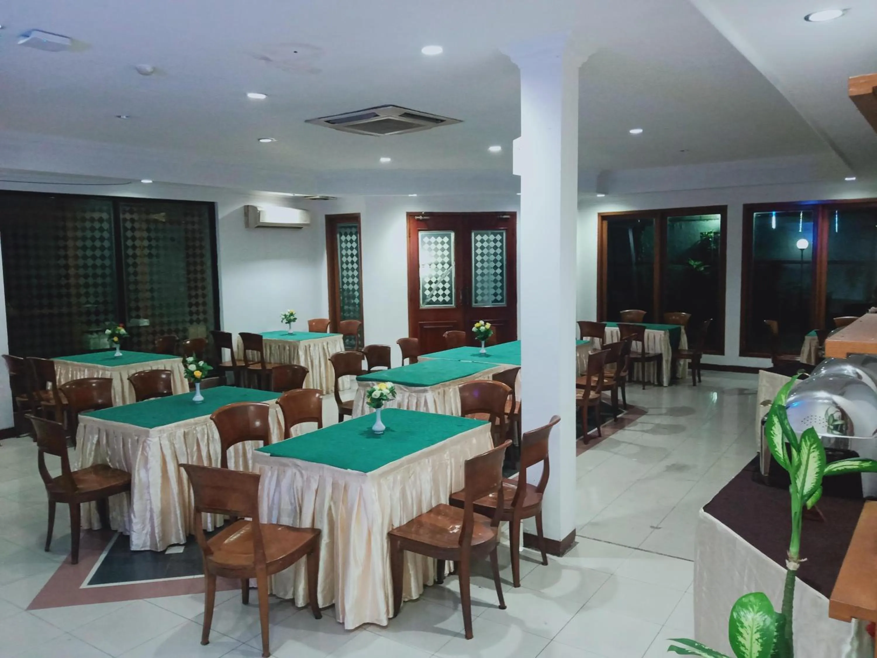 Restaurant/places to eat in Puri Mega Hotel