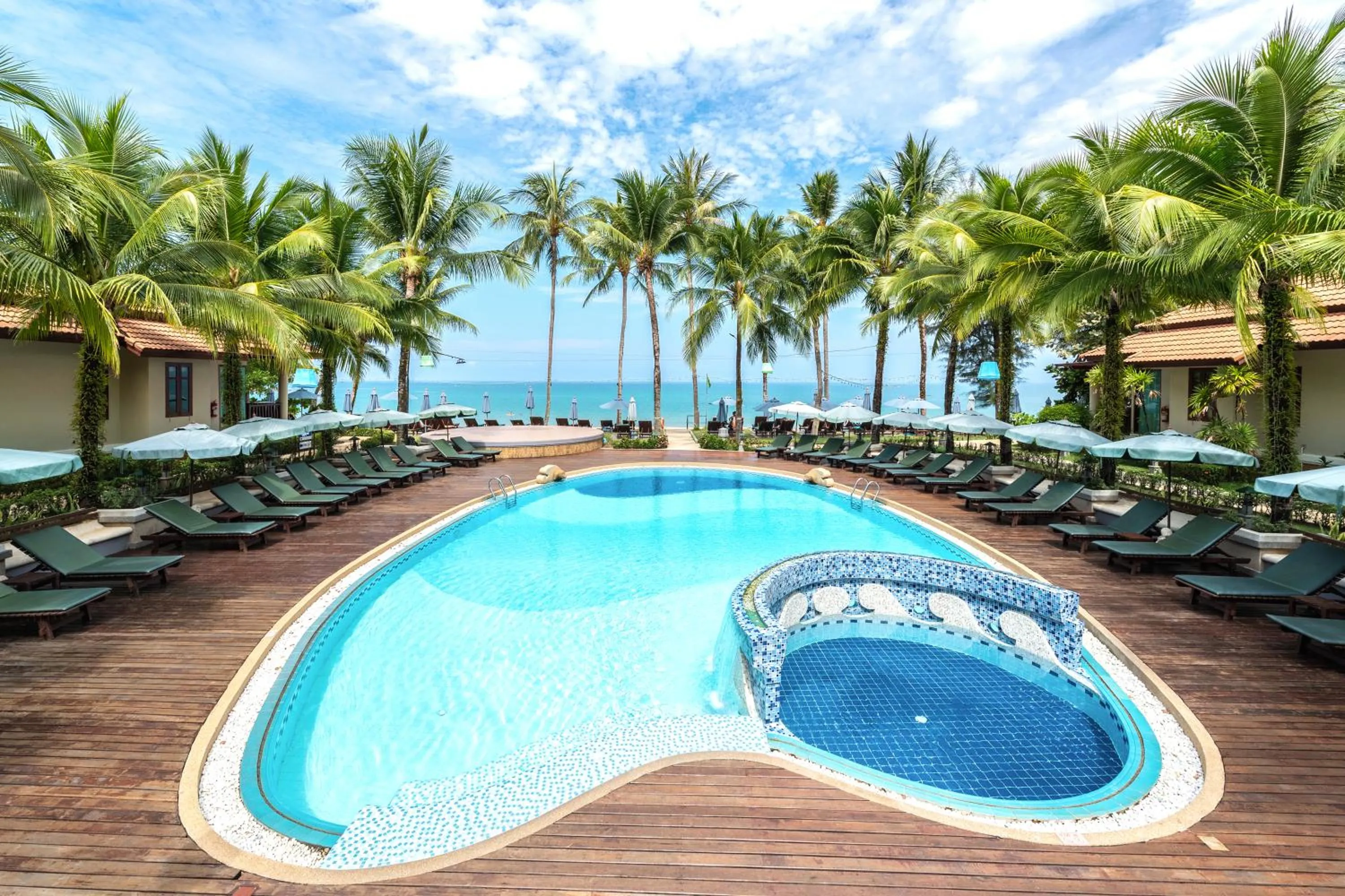 Swimming pool in Khaolak Bayfront Resort