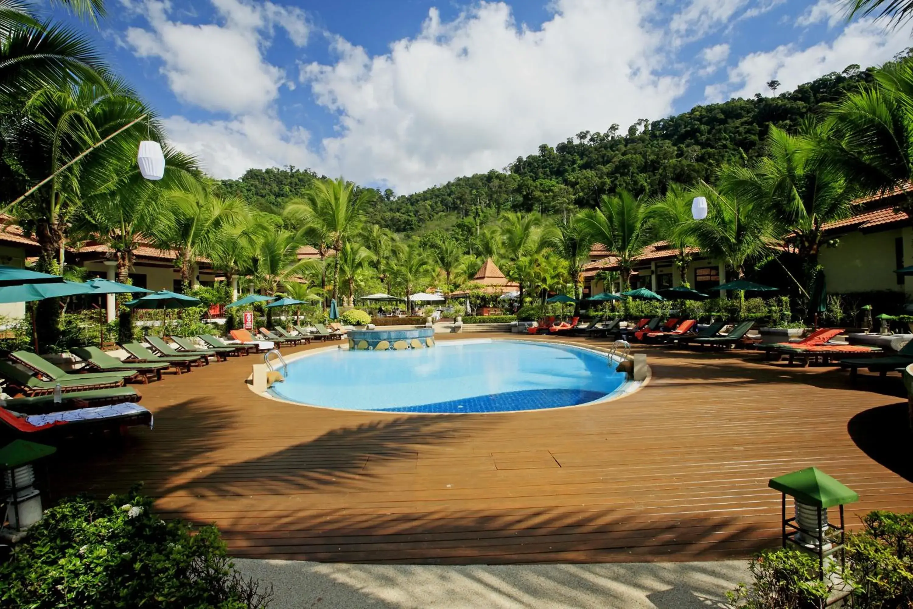 Swimming pool in Khaolak Bayfront Resort Swimming pool in Khaolak Bayfront Resort