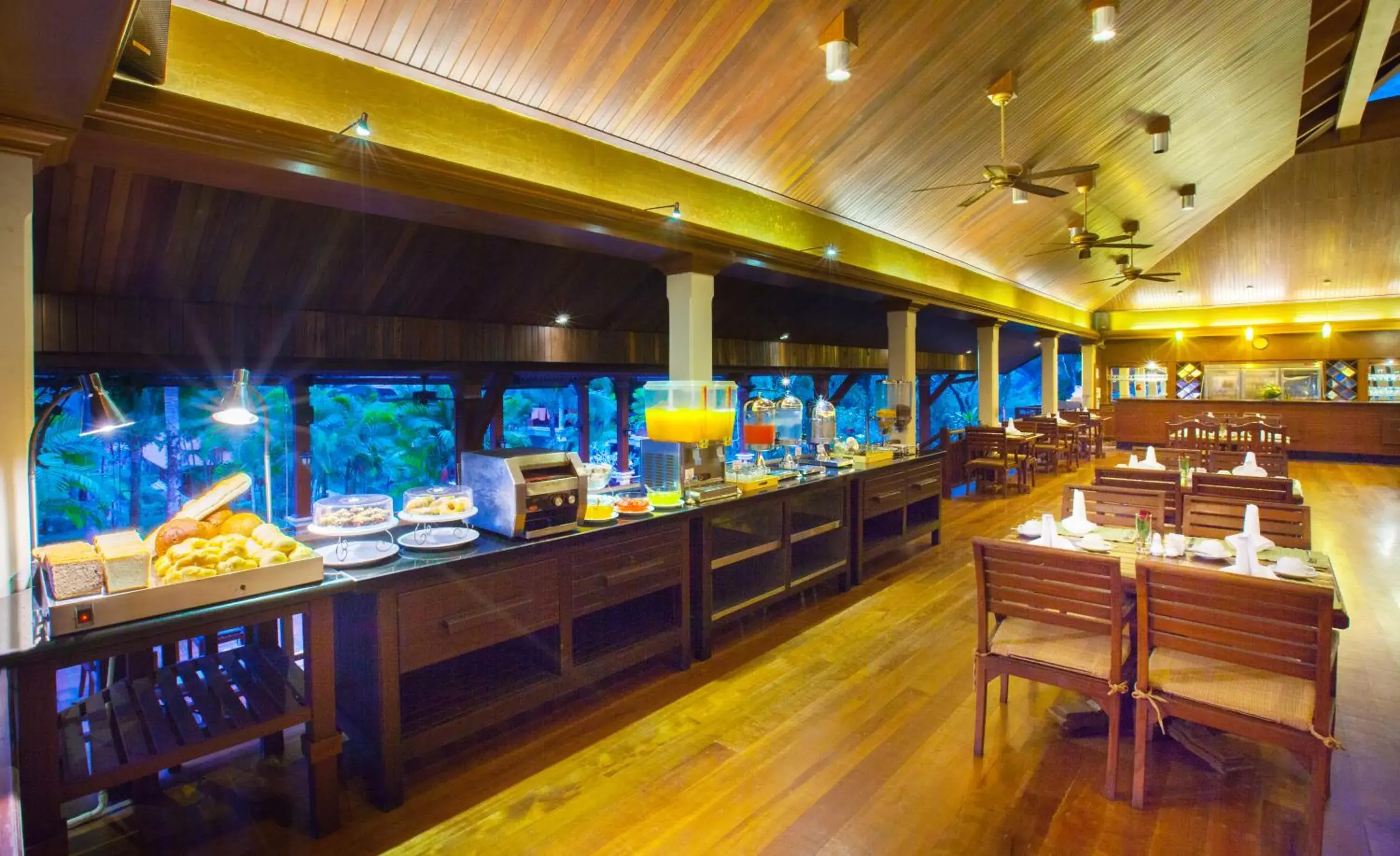 Restaurant/places to eat in Khaolak Bayfront Resort Restaurant/places to eat in Khaolak Bayfront Resort