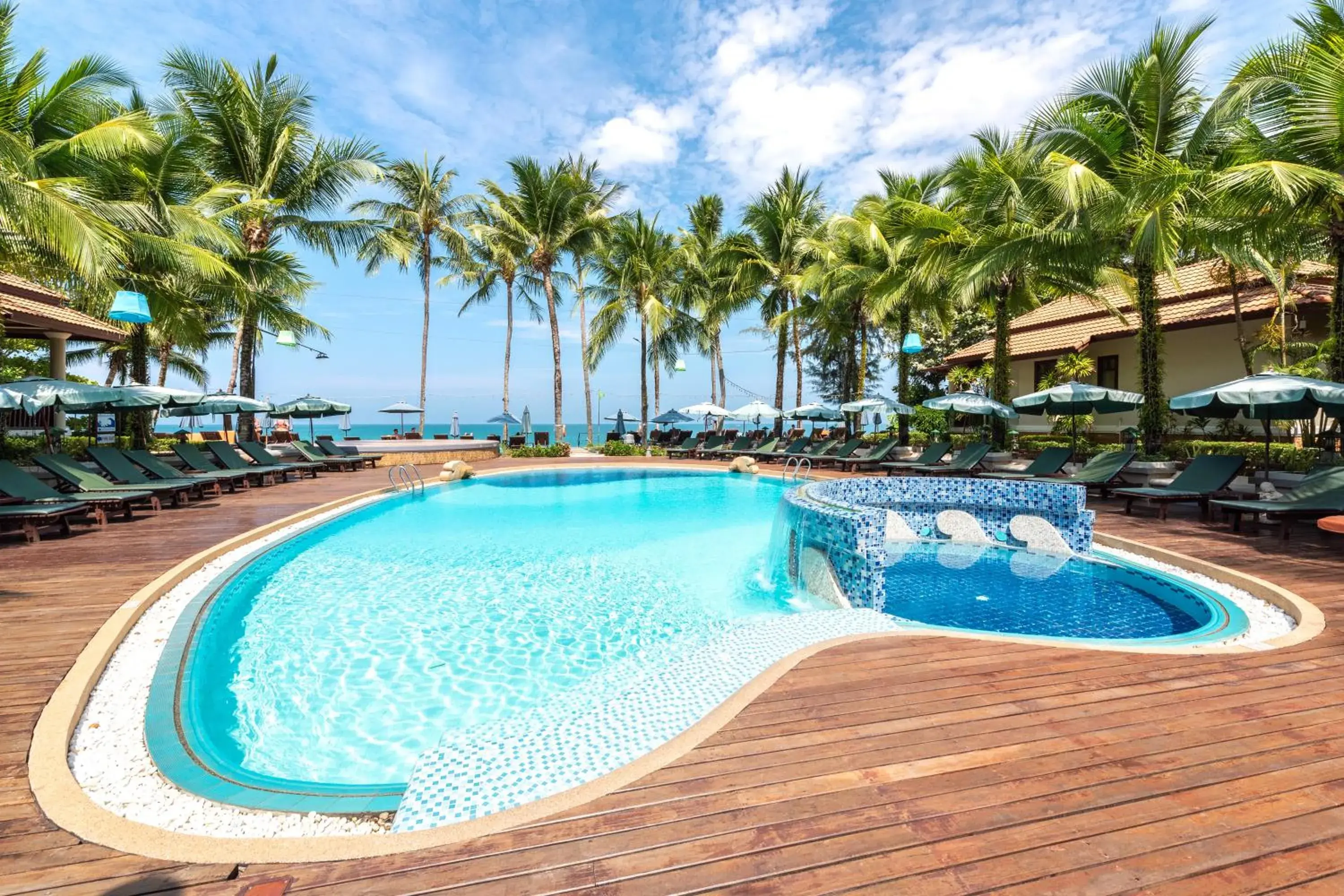 Swimming pool in Khaolak Bayfront Resort Swimming pool in Khaolak Bayfront Resort