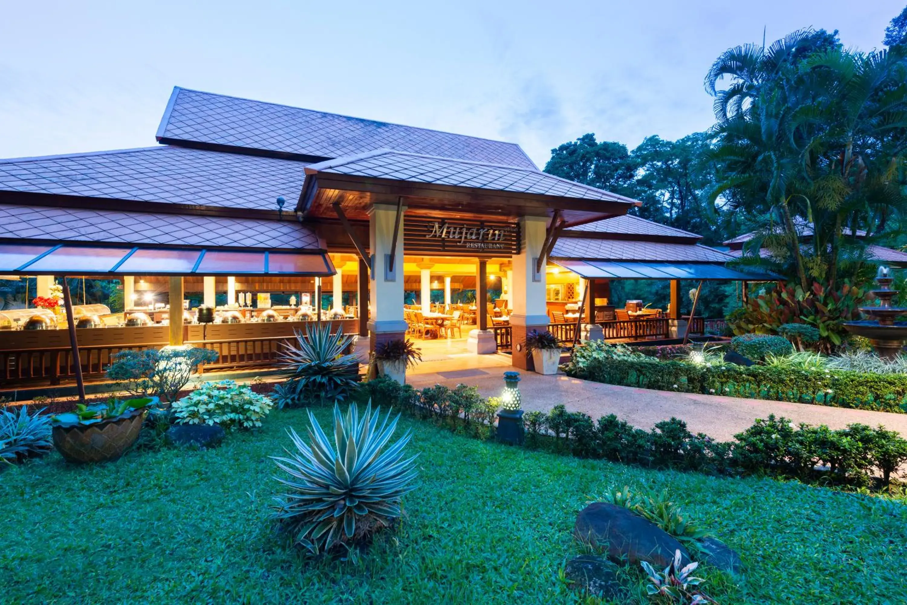 Restaurant/places to eat in Khaolak Bayfront Resort Restaurant/places to eat in Khaolak Bayfront Resort