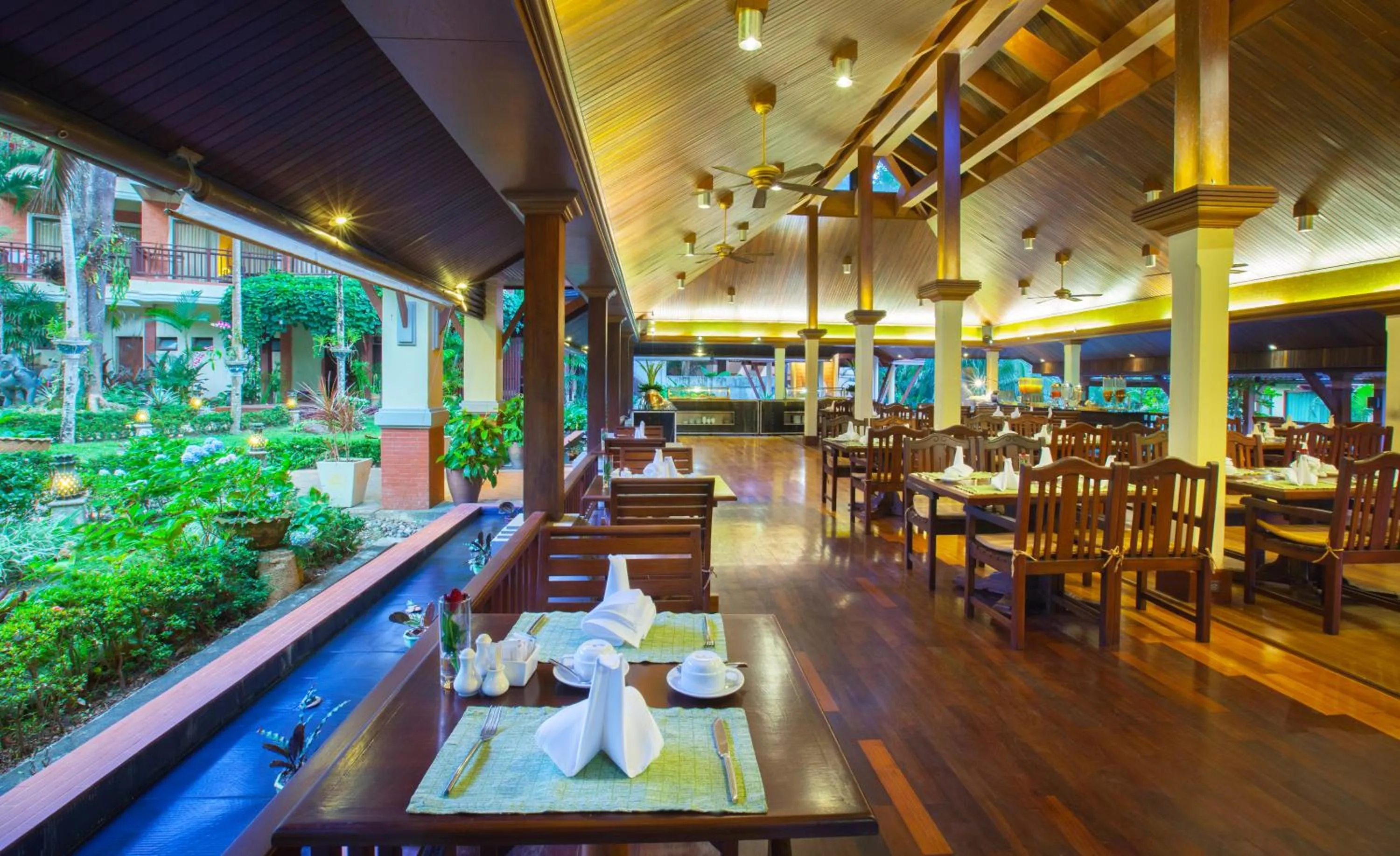 Restaurant/places to eat in Khaolak Bayfront Resort