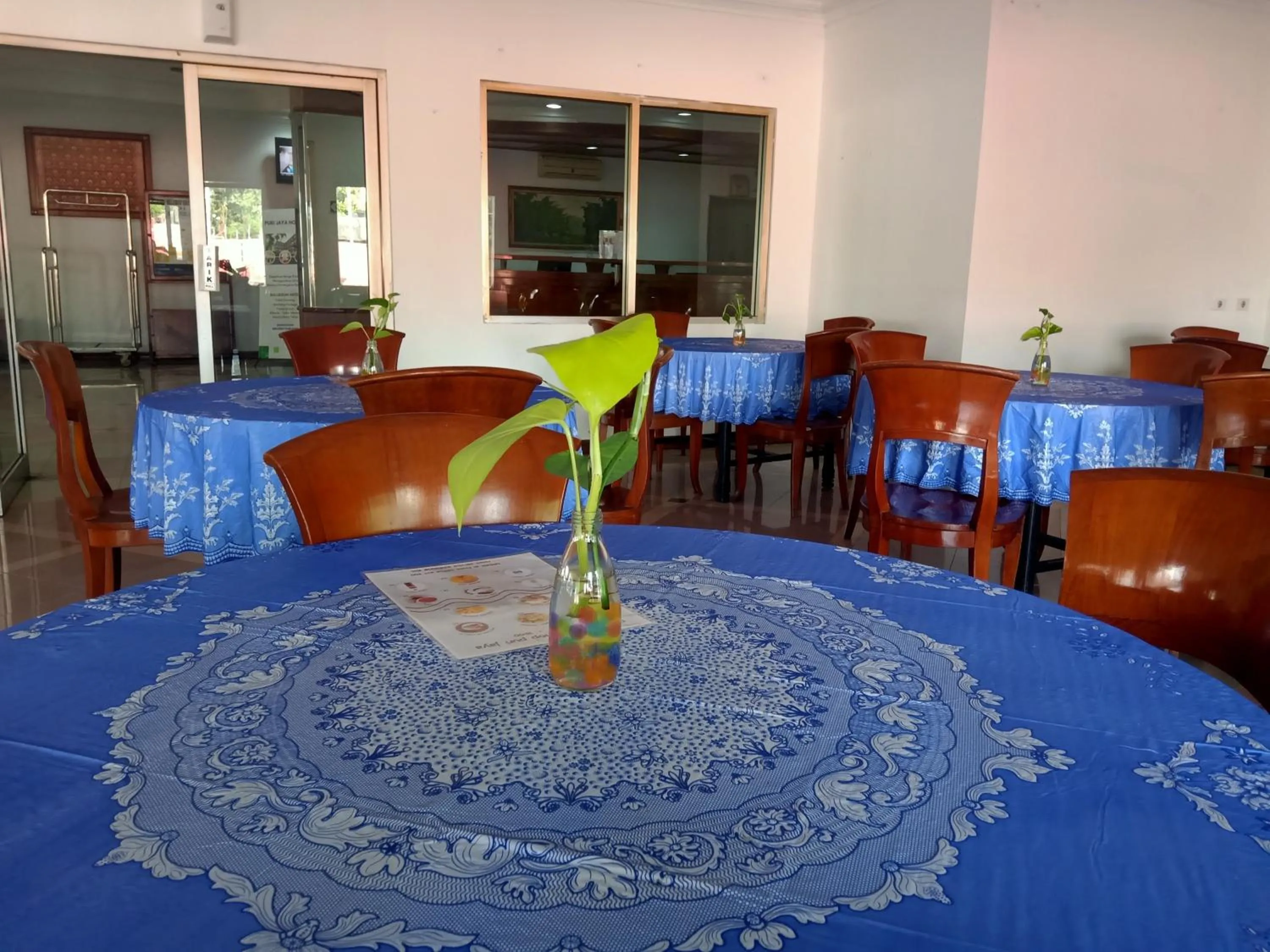 Restaurant/places to eat in Puri Jaya Hotel