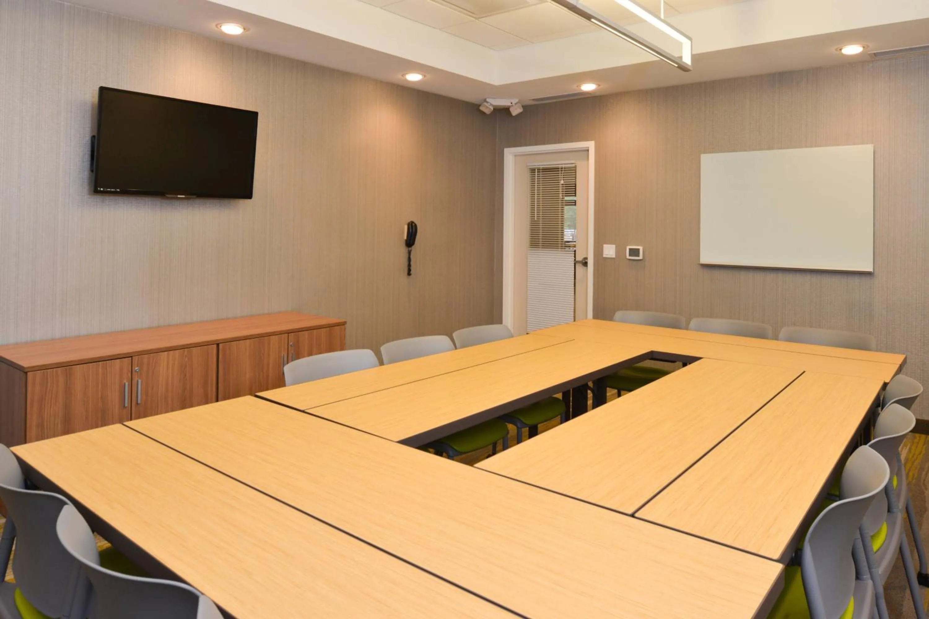 Meeting/conference room in Springhill Suites by Marriott Detroit Metro Airport Romulus