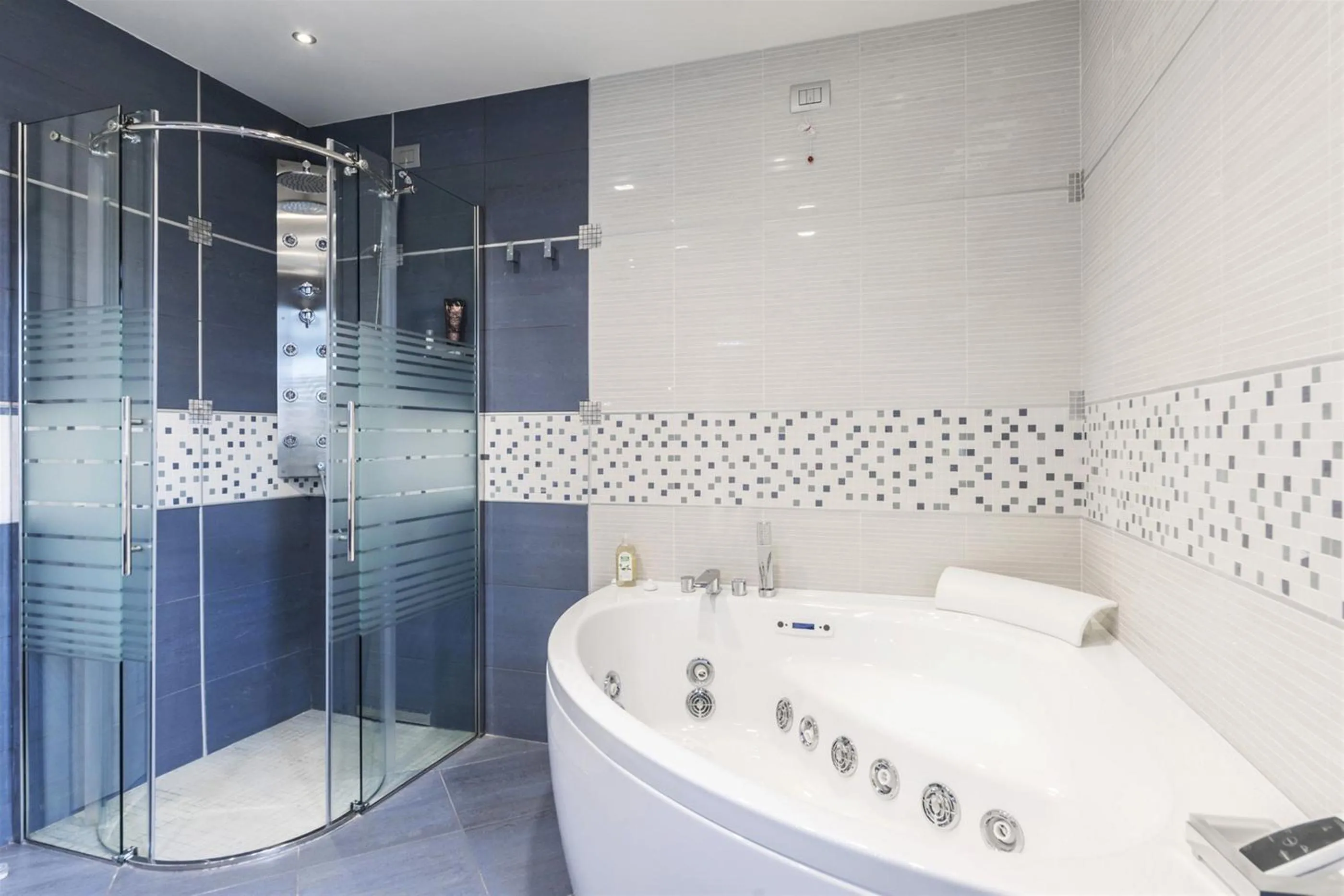 Bathroom in Traldi Resort