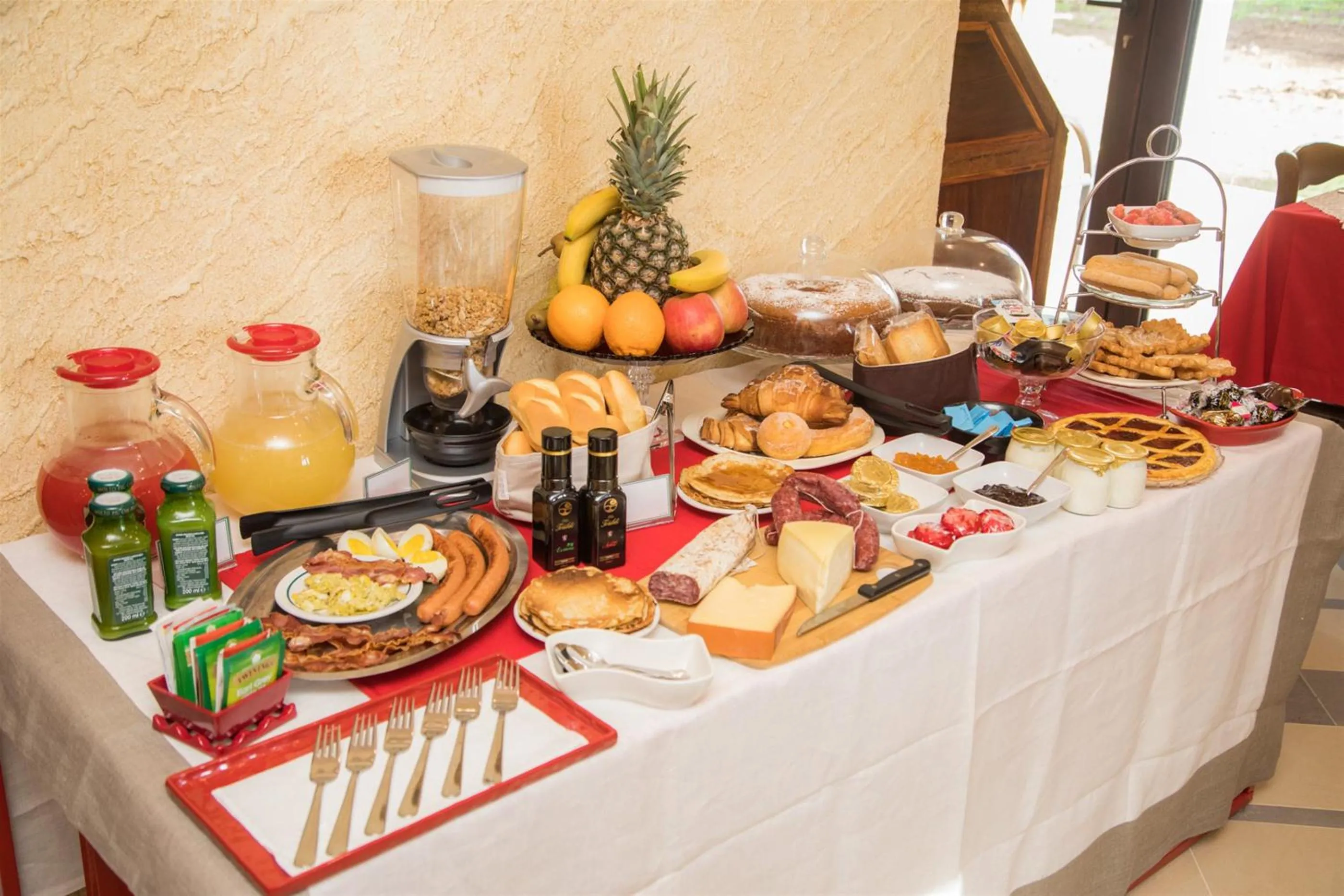 Continental breakfast in Traldi Resort