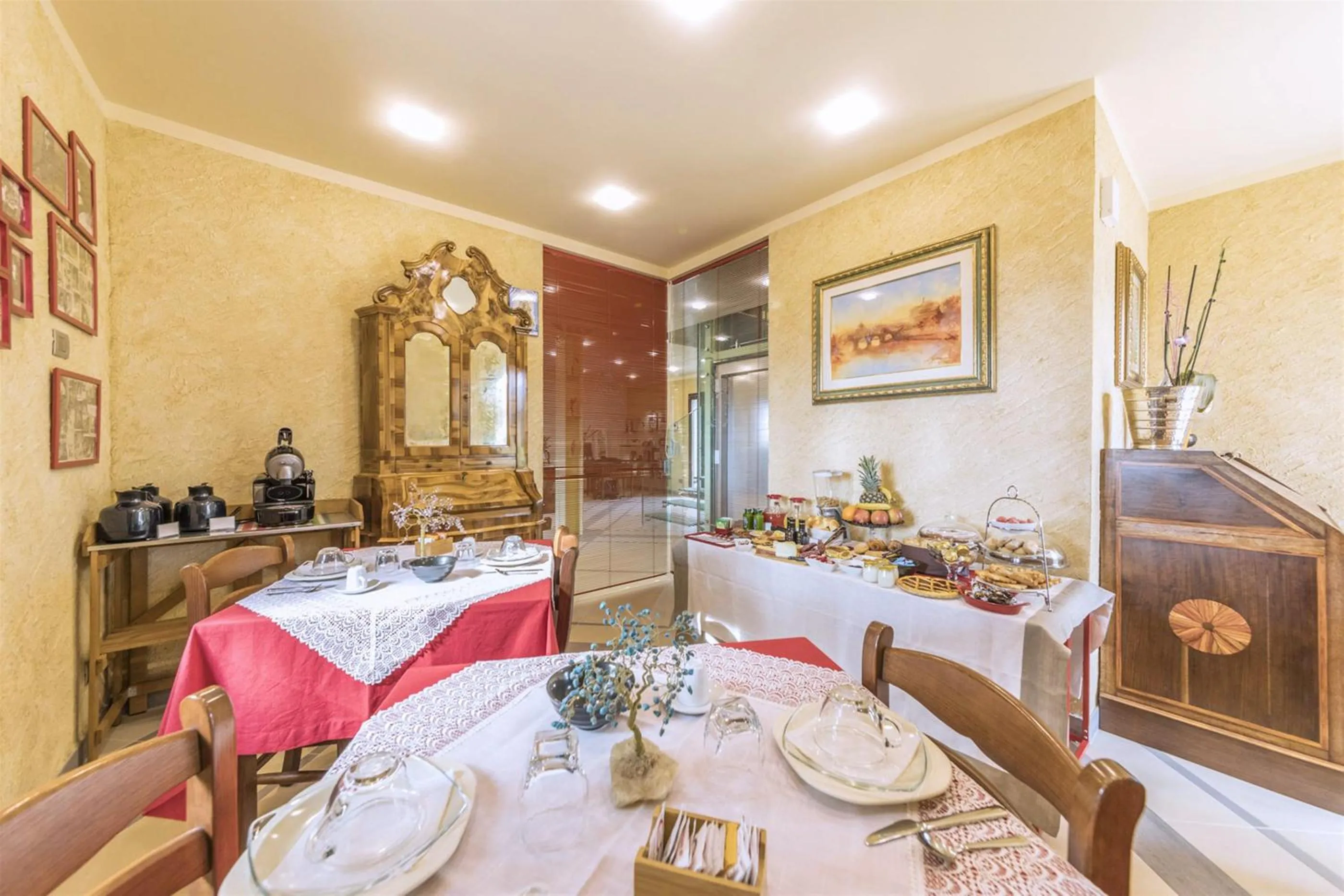 Continental breakfast in Traldi Resort