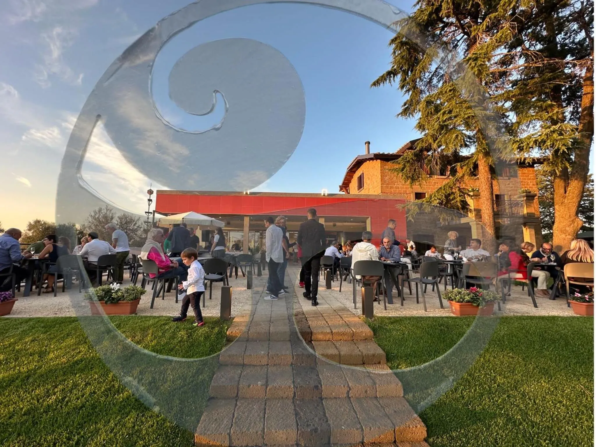 Restaurant/places to eat in Traldi Resort