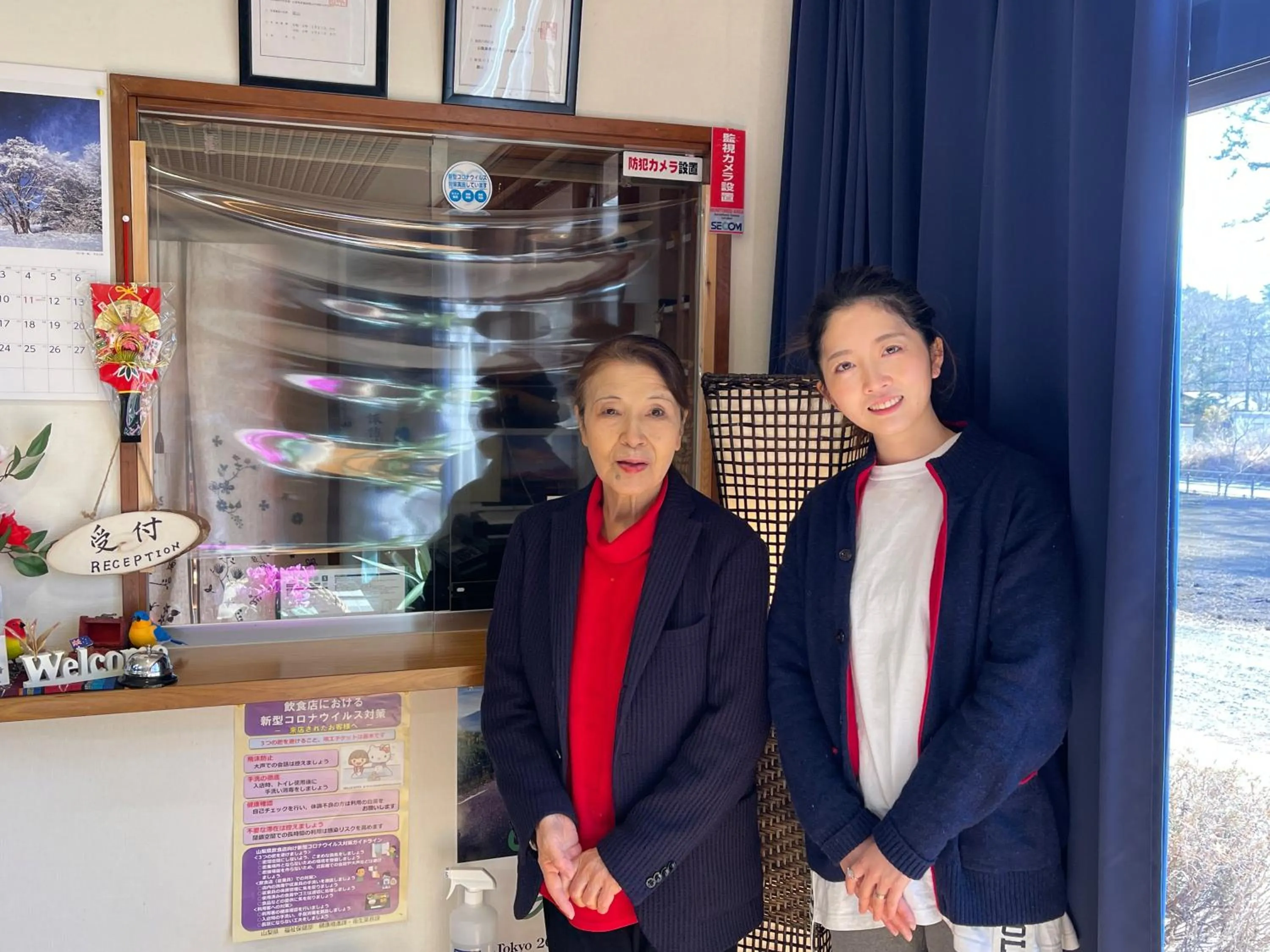 People in Yamanaka Lake Ryozan