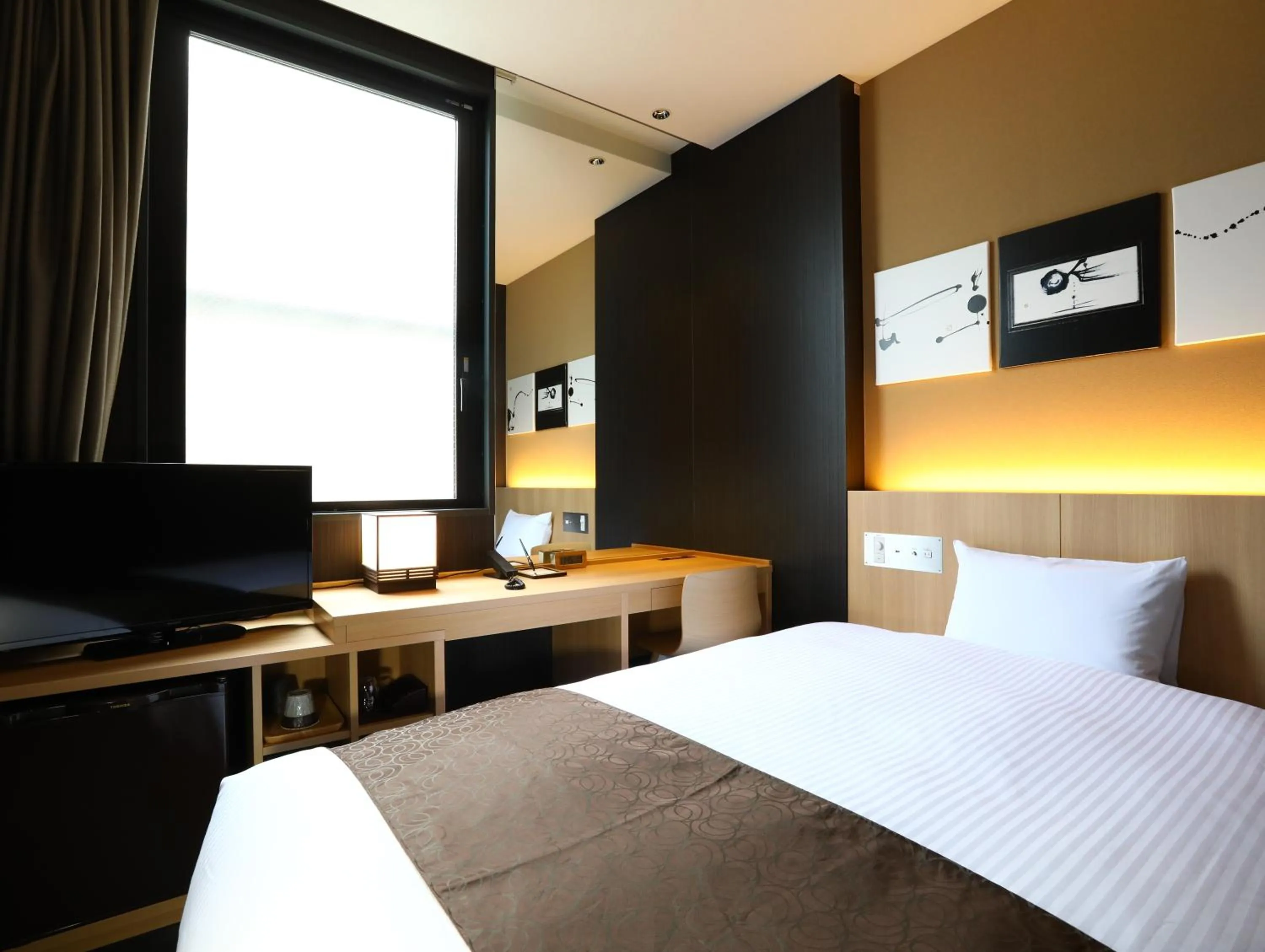 Bed in KOKO HOTEL Kyoto Shijo Karasuma - formerly Hotel Wing International Kyoto - Shijo Karasuma