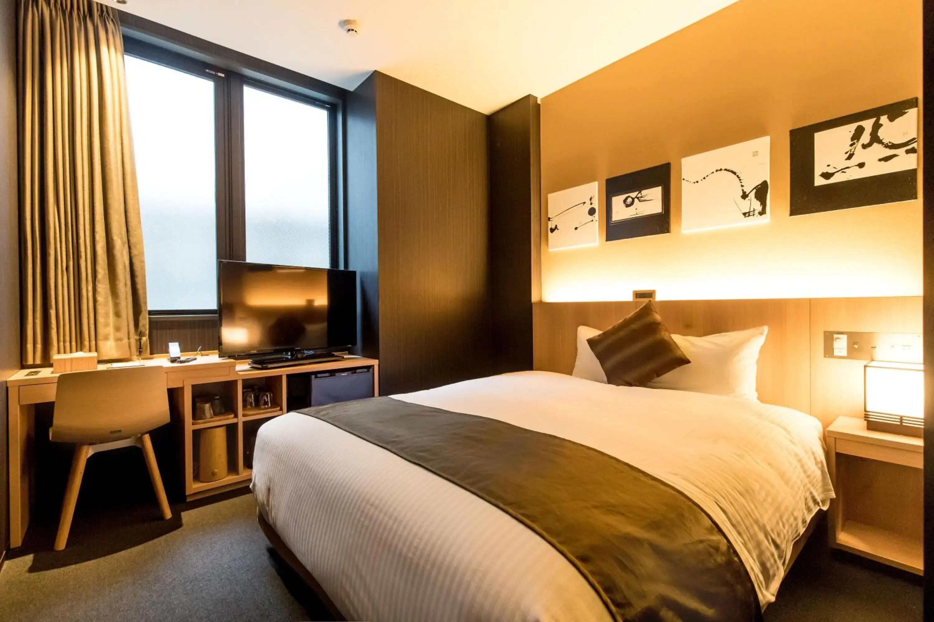 Photo of the whole room, Bed in KOKO HOTEL Kyoto Shijo Karasuma - formerly Hotel Wing International Kyoto - Shijo Karasuma Photo of the whole room, Bed in KOKO HOTEL Kyoto Shijo Karasuma - formerly Hotel Wing International Kyoto - Shijo Karasuma