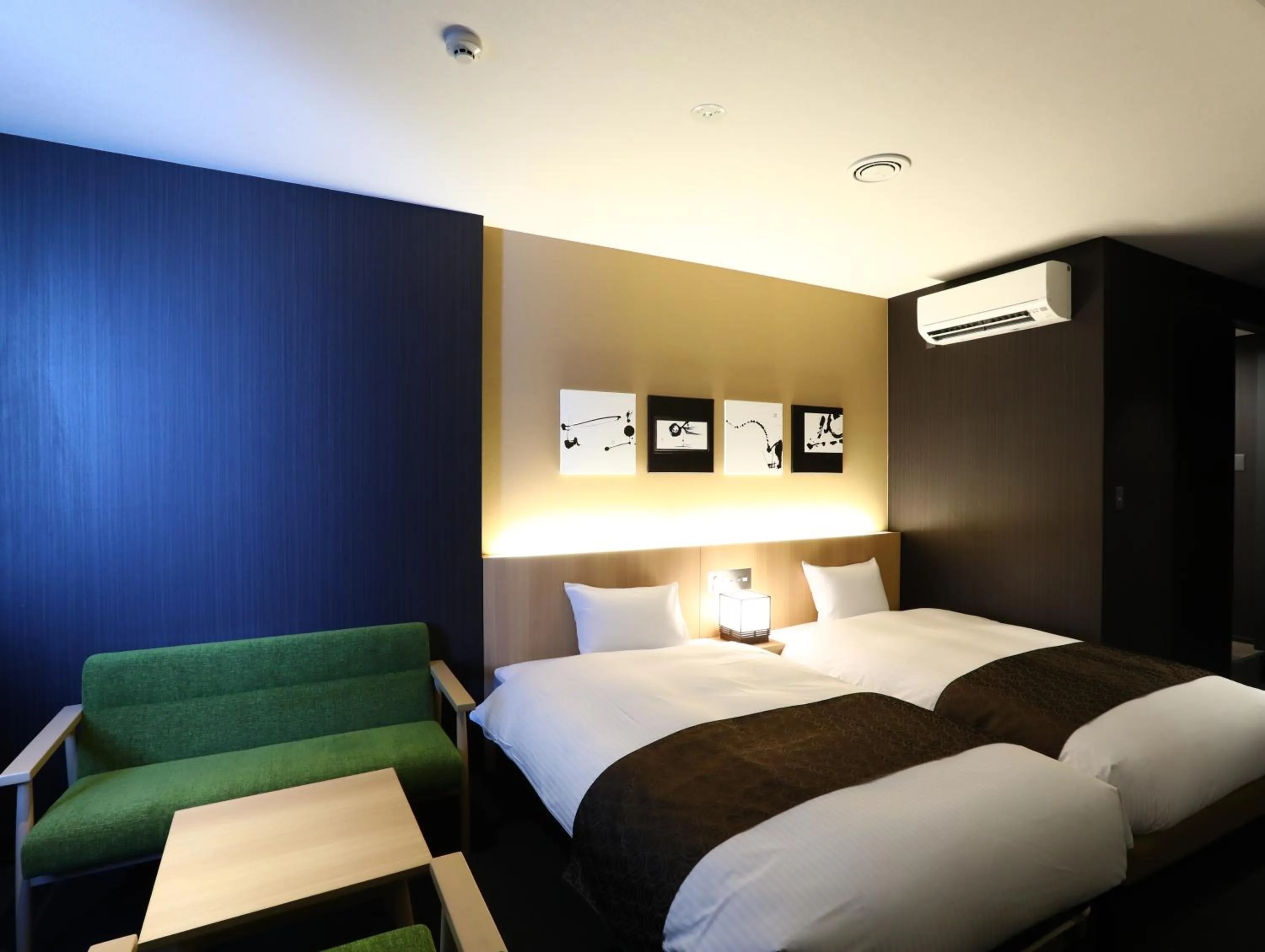 Bed in KOKO HOTEL Kyoto Shijo Karasuma - formerly Hotel Wing International Kyoto - Shijo Karasuma