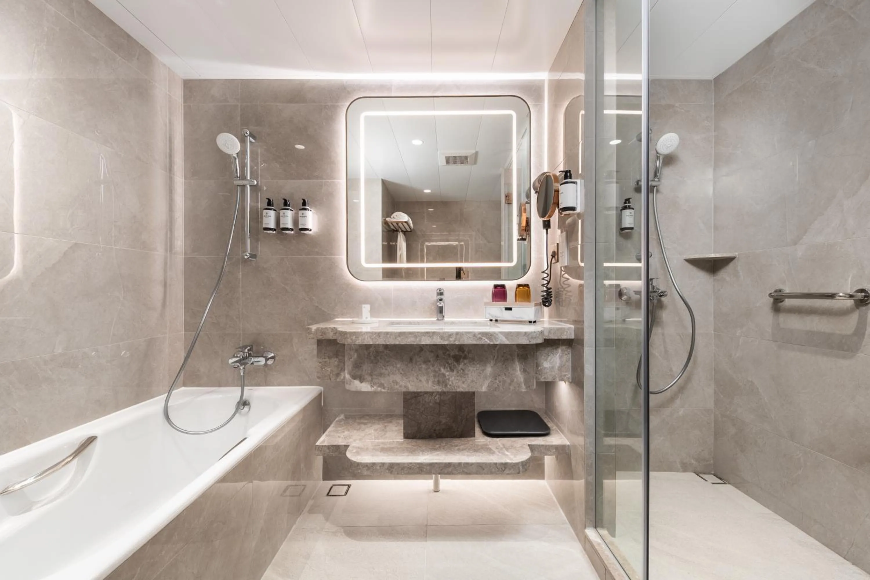 Toilet in The Kimberley Hotel