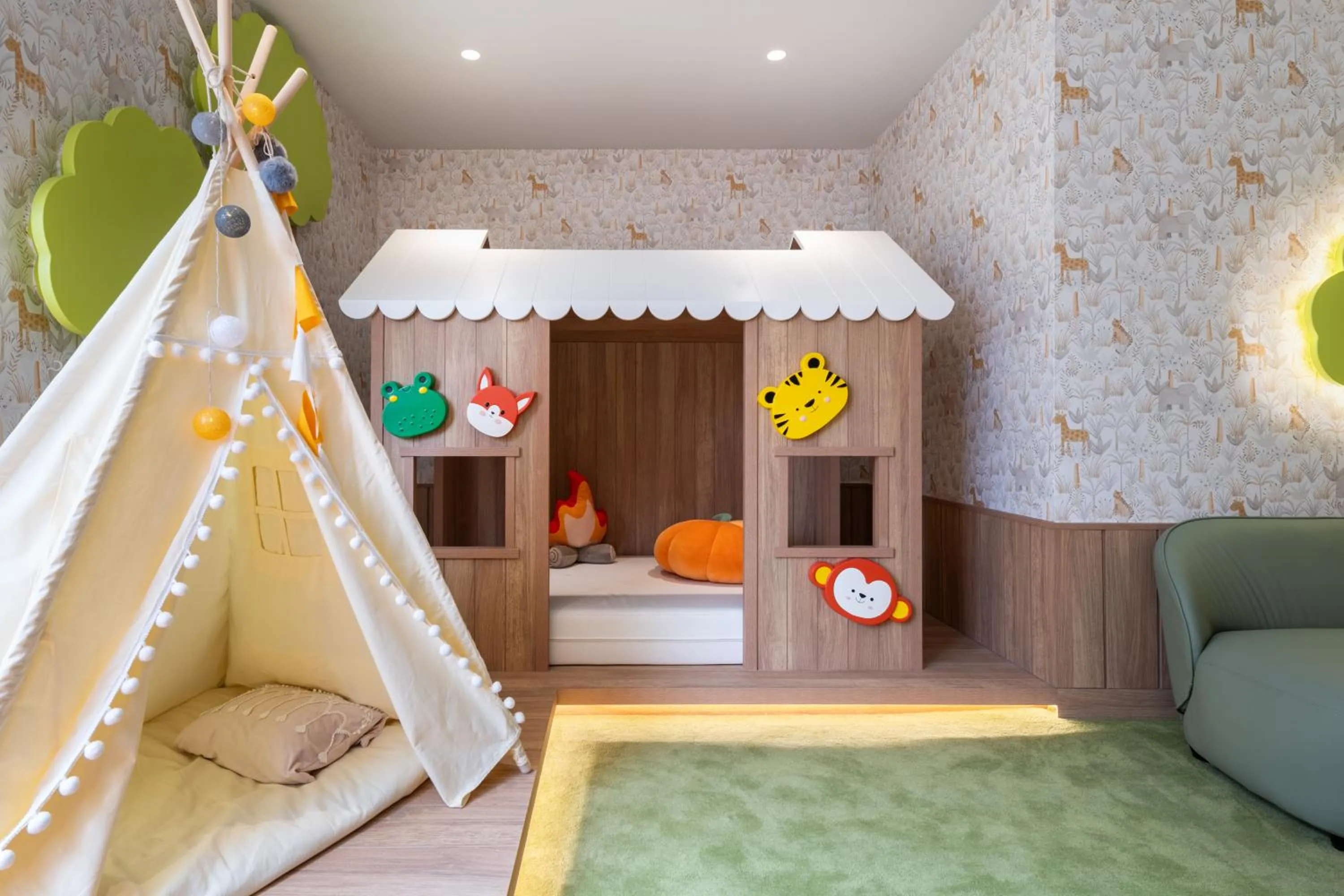 Bed in The Kimberley Hotel