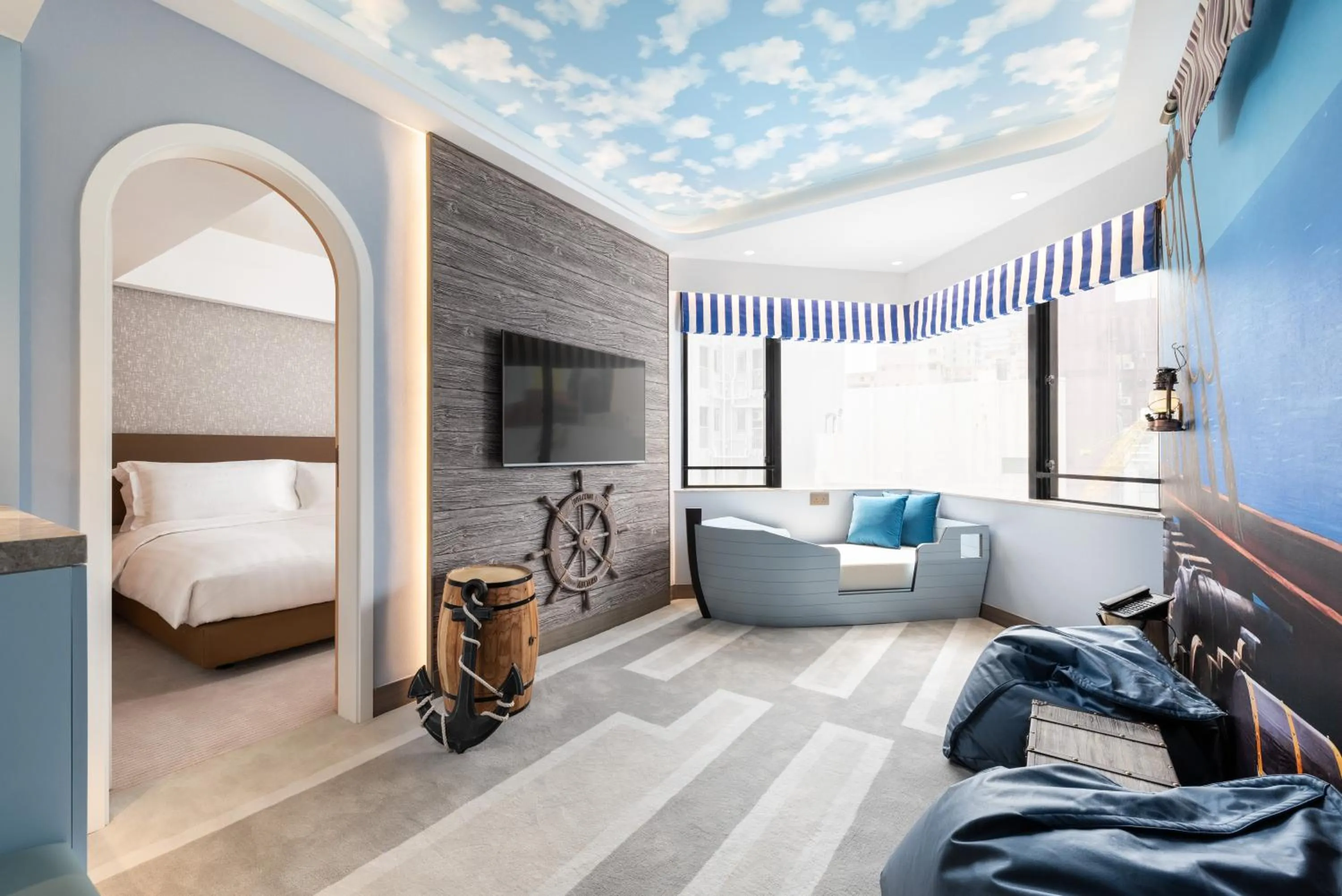 Photo of the whole room, Bed in The Kimberley Hotel